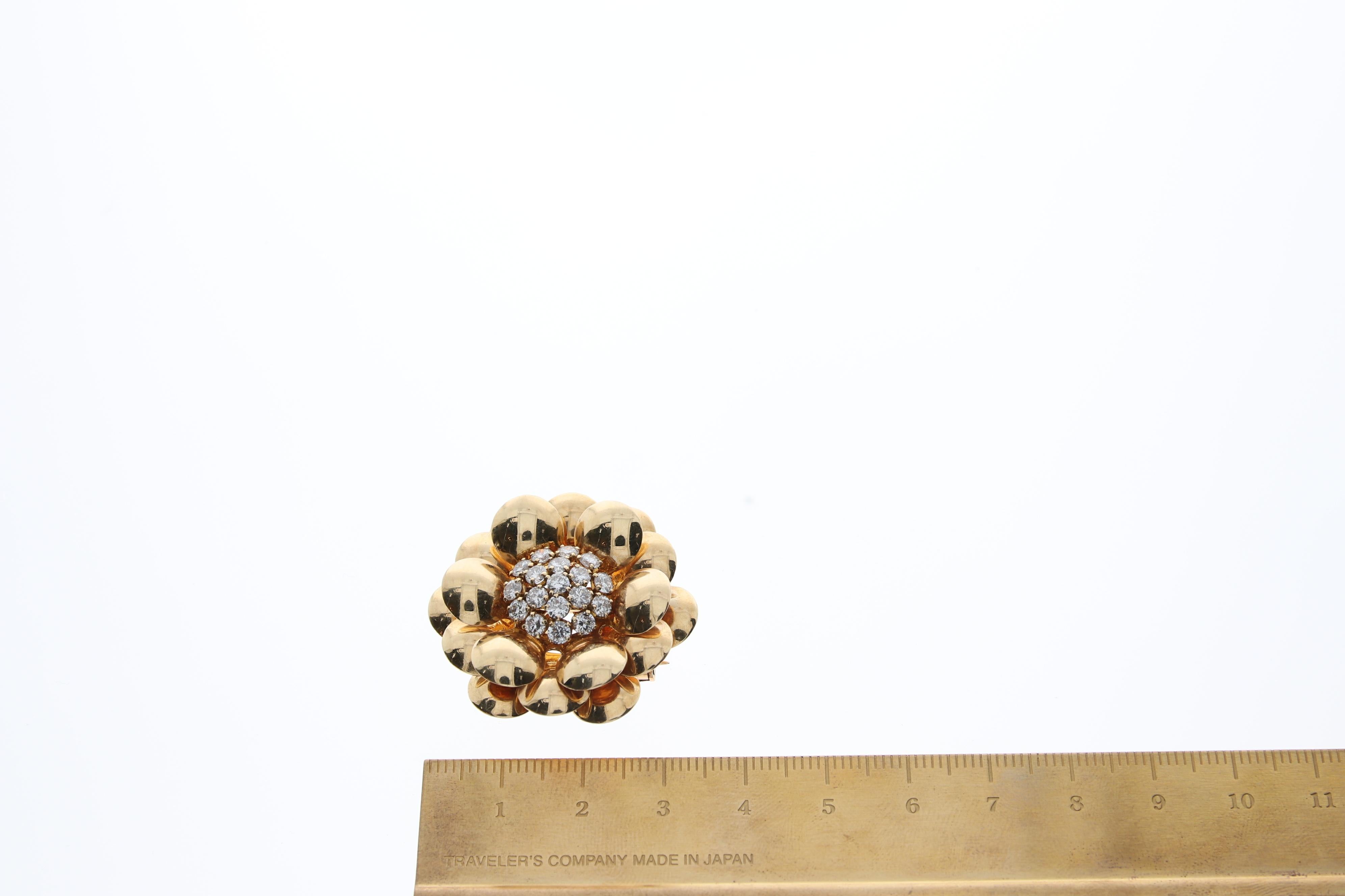 Women's Van Cleef & Arpels Gold and Diamond Flower Brooch For Sale