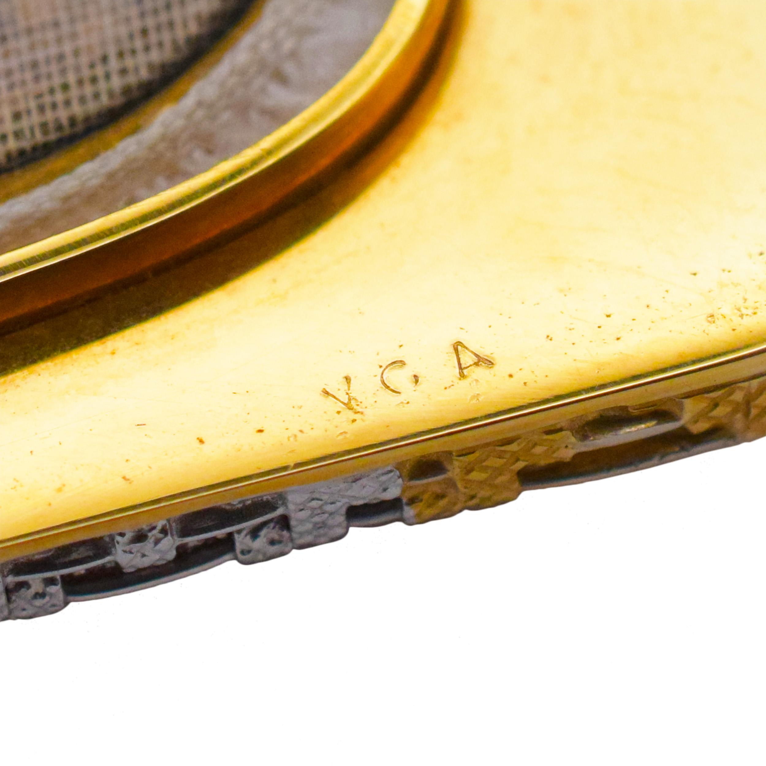 Van Cleef & Arpels  Borsellino e portacipria in oro e diamanti. in vendita 11