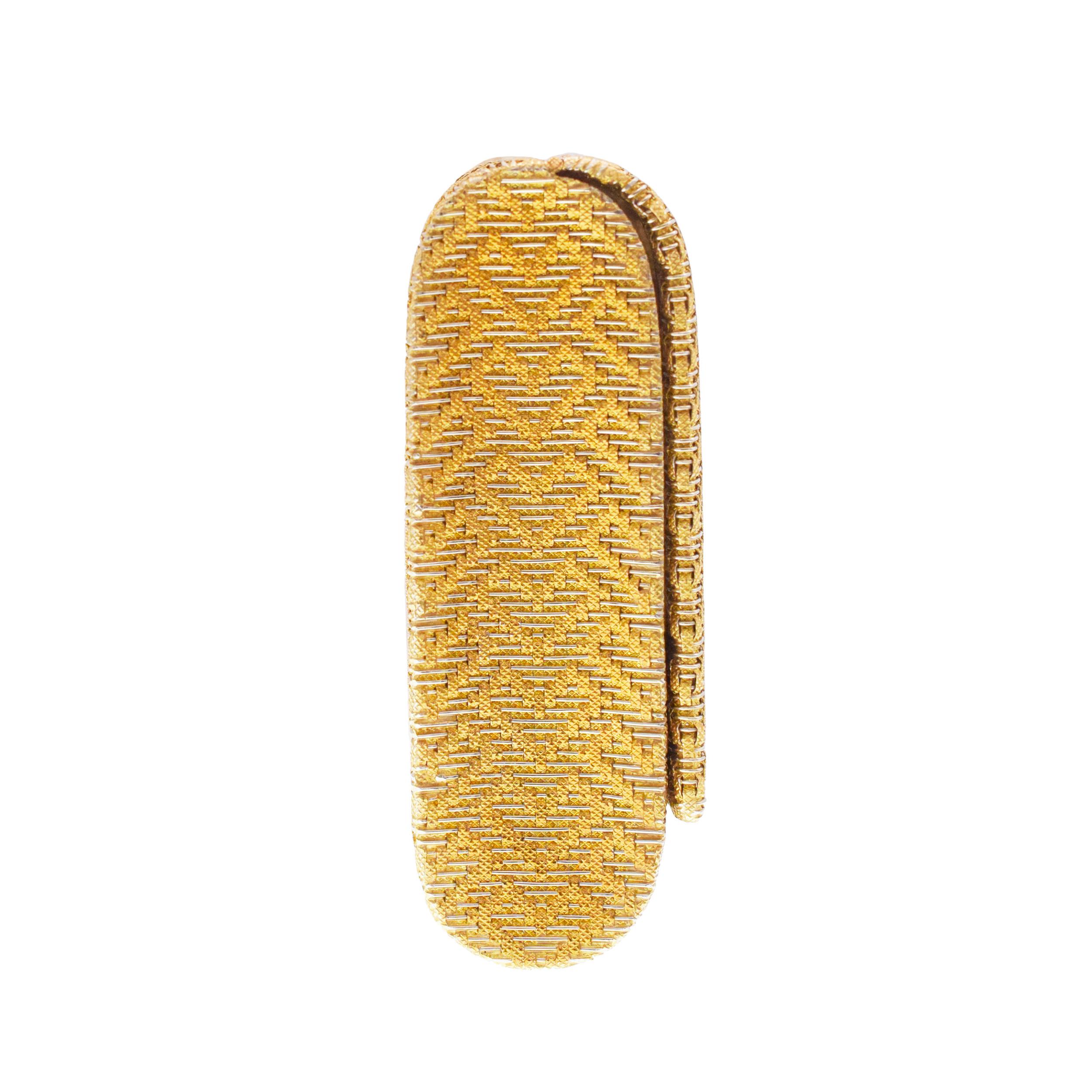 Van Cleef & Arpels  Borsellino e portacipria in oro e diamanti. in vendita 3