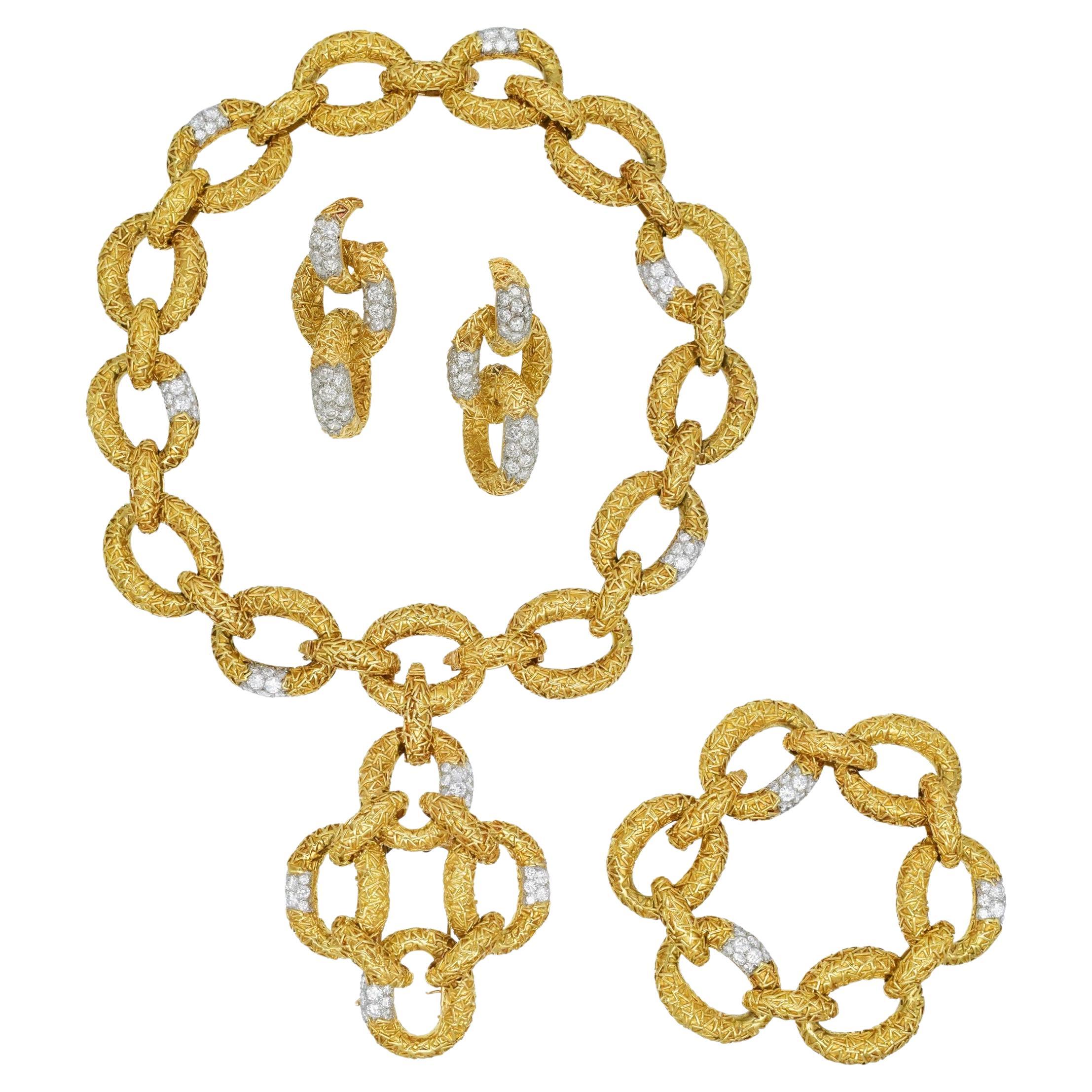 Van Cleef & Arpels Suite de bijoux "Chevalerie" en or et diamants France en vente