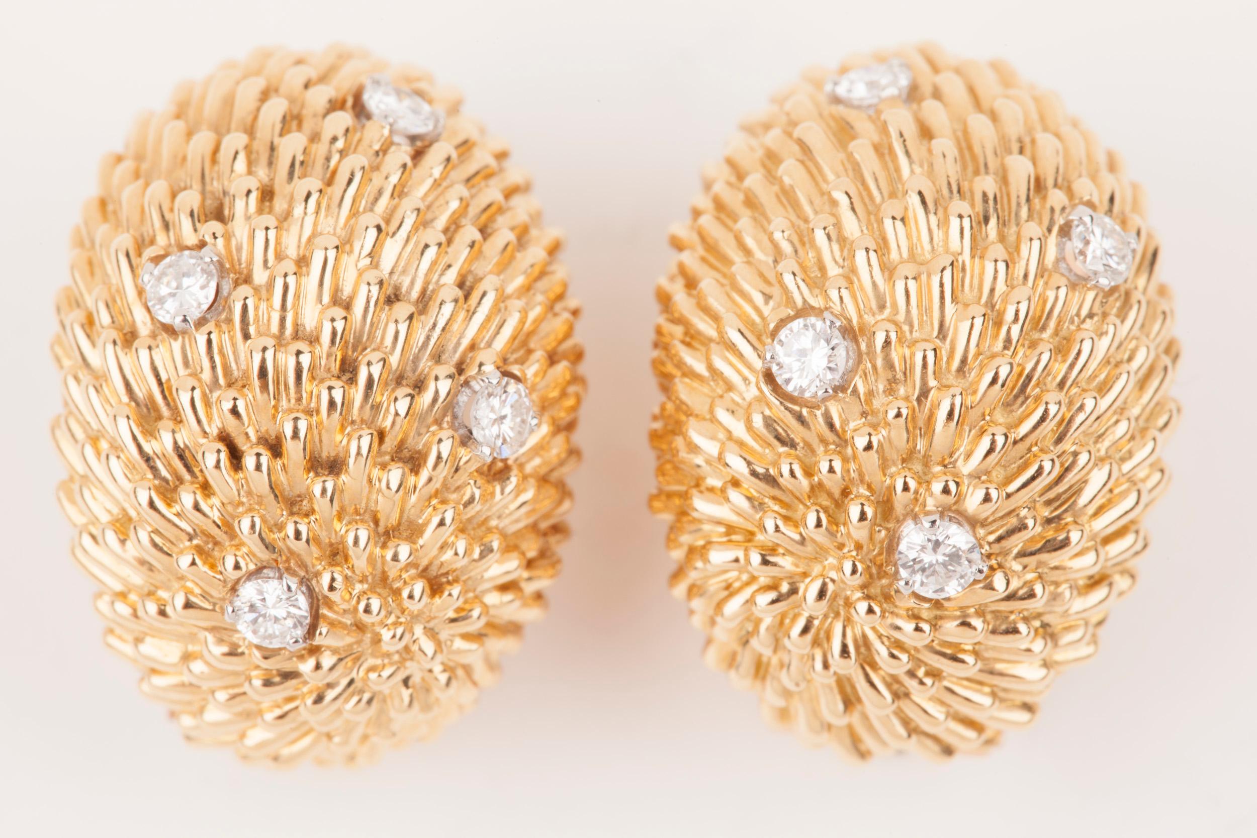 Van Cleef & Arpels Hérisson Model Diamond Gold Earrings 

First i want to say that shipping is fully operating, i sent many packages to USA last weeks.

 Beautiful pair of Earrings, made by Van Cleef & Arpels.  Made in France circa 1970, the model
