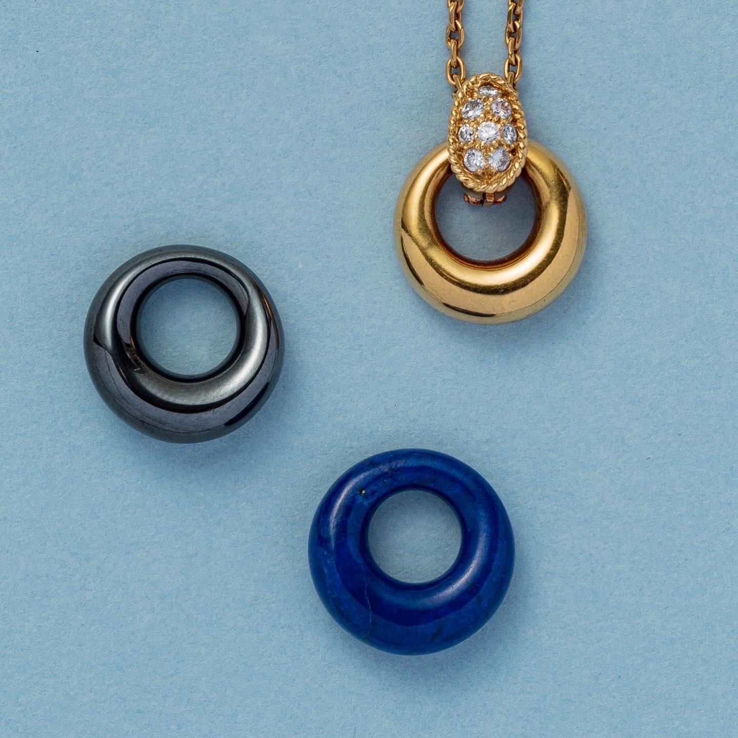 Van Cleef & Arpels Gold and Lapis Hematite and Diamond Interchangeable Pendant In Good Condition In Amsterdam, NL