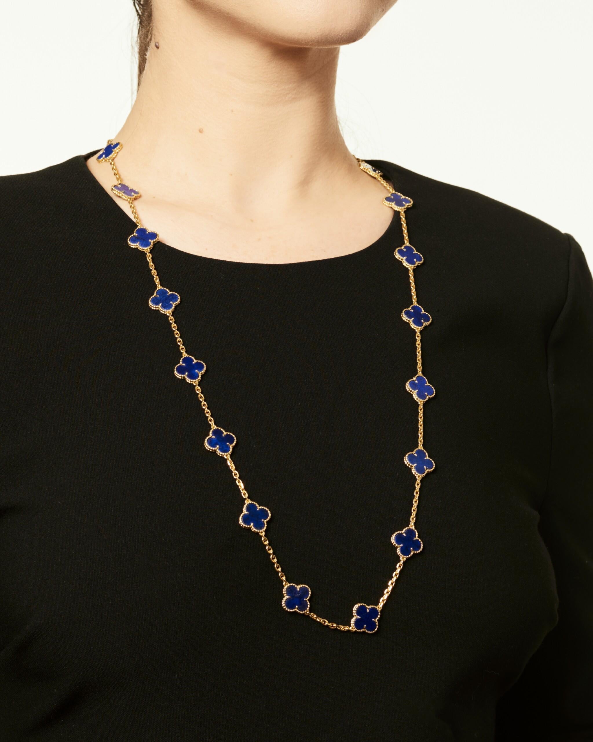 Van Cleef & Arpels Montre Vintage Alhambra en or et lapis-lazuli Pour femmes en vente