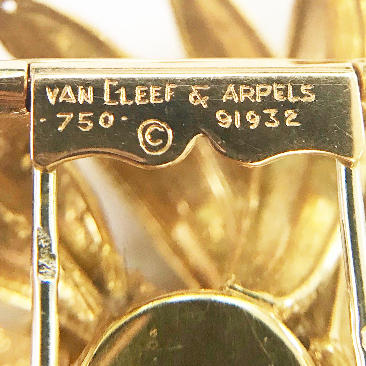 Post-War Van Cleef & Arpels Gold Brooch For Sale