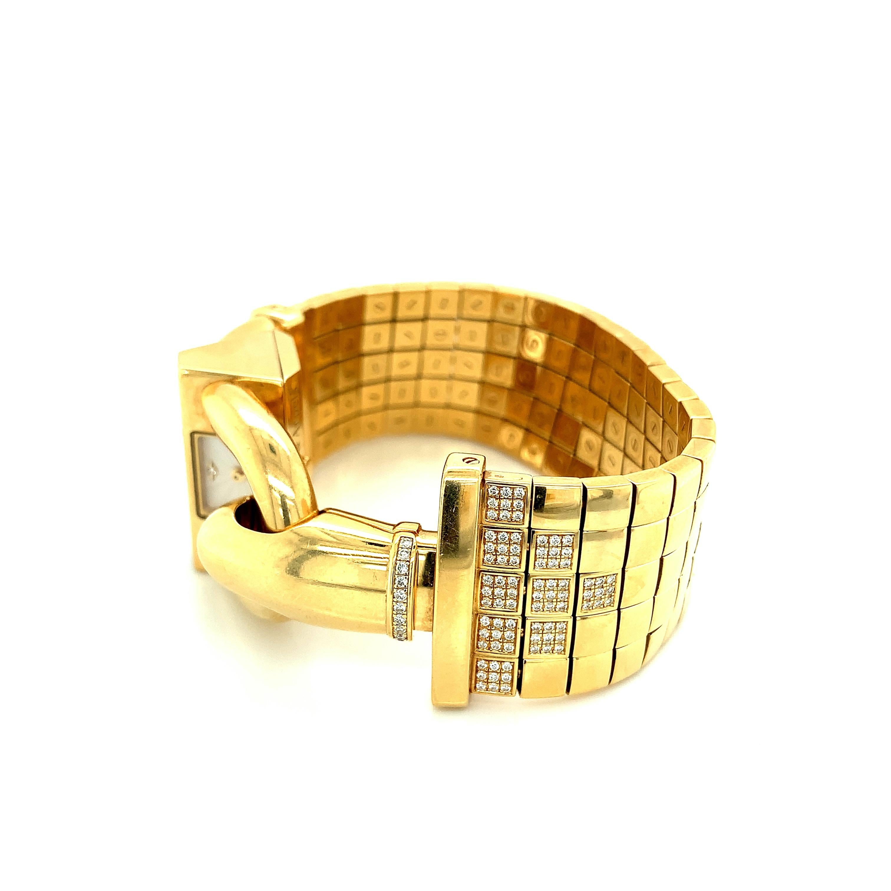 Van Cleef & Arpels 18 karat yellow gold wristwatch from the iconic Cadenas collection. This watch is very well made and features beautiful craftsmanship in the strap, which is made out of 120 gold squares, allowing it to be flexible. Made in