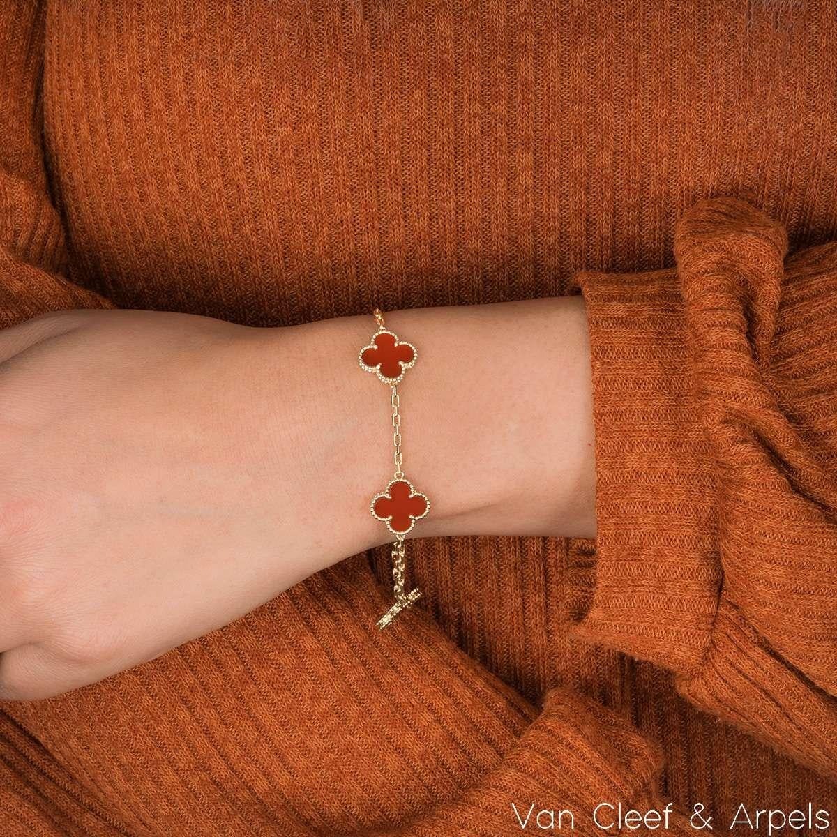 Van Cleef & Arpels, bracelet vintage Alhambra à 5 motifs en cornaline d'or VCARD35500 en vente 5