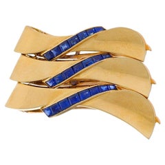 Van Cleef & Arpels Gold Clip Brooch with Calibre-Cut Sapphires