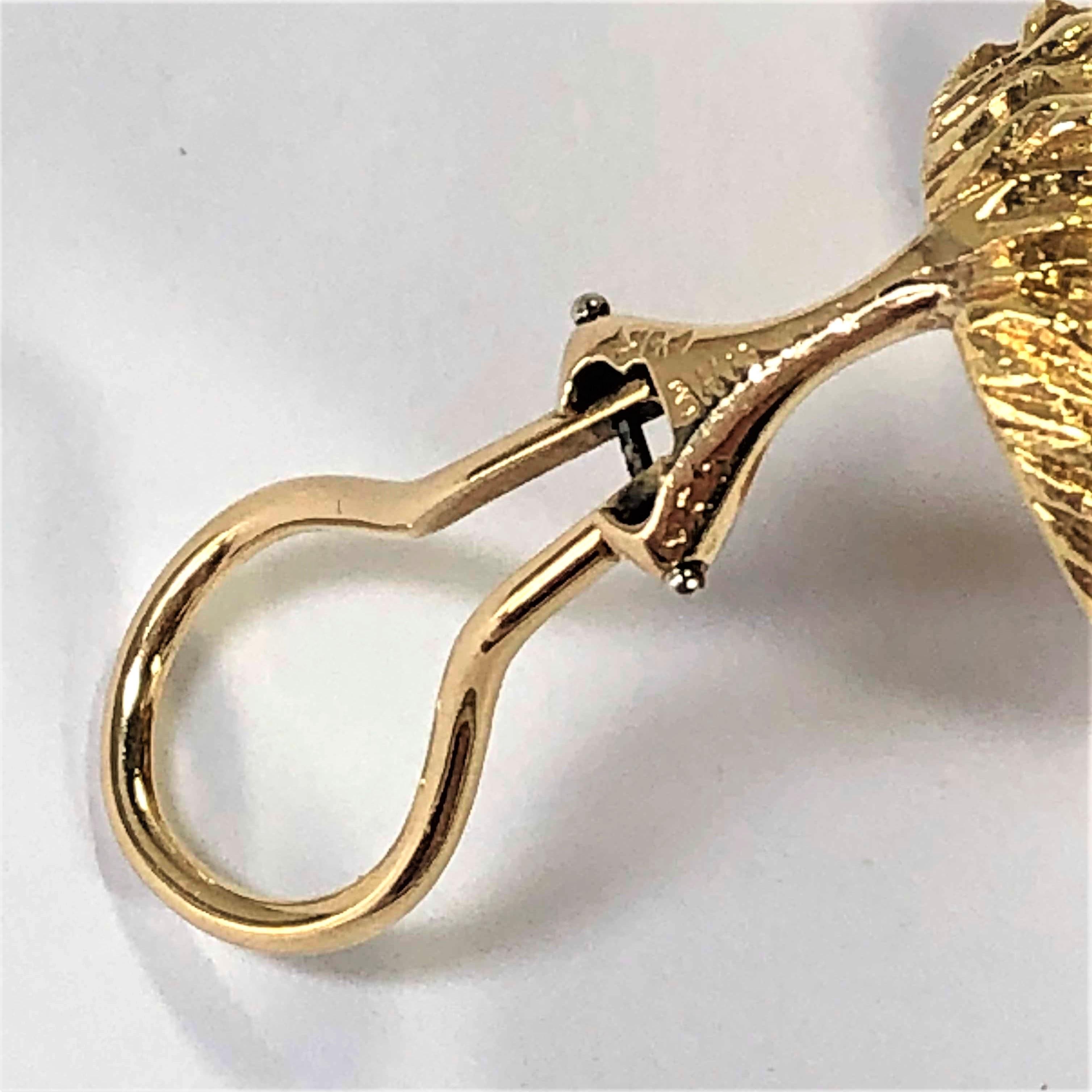 Van Cleef & Arpels Gold Clip On Earrings In Good Condition In Palm Beach, FL