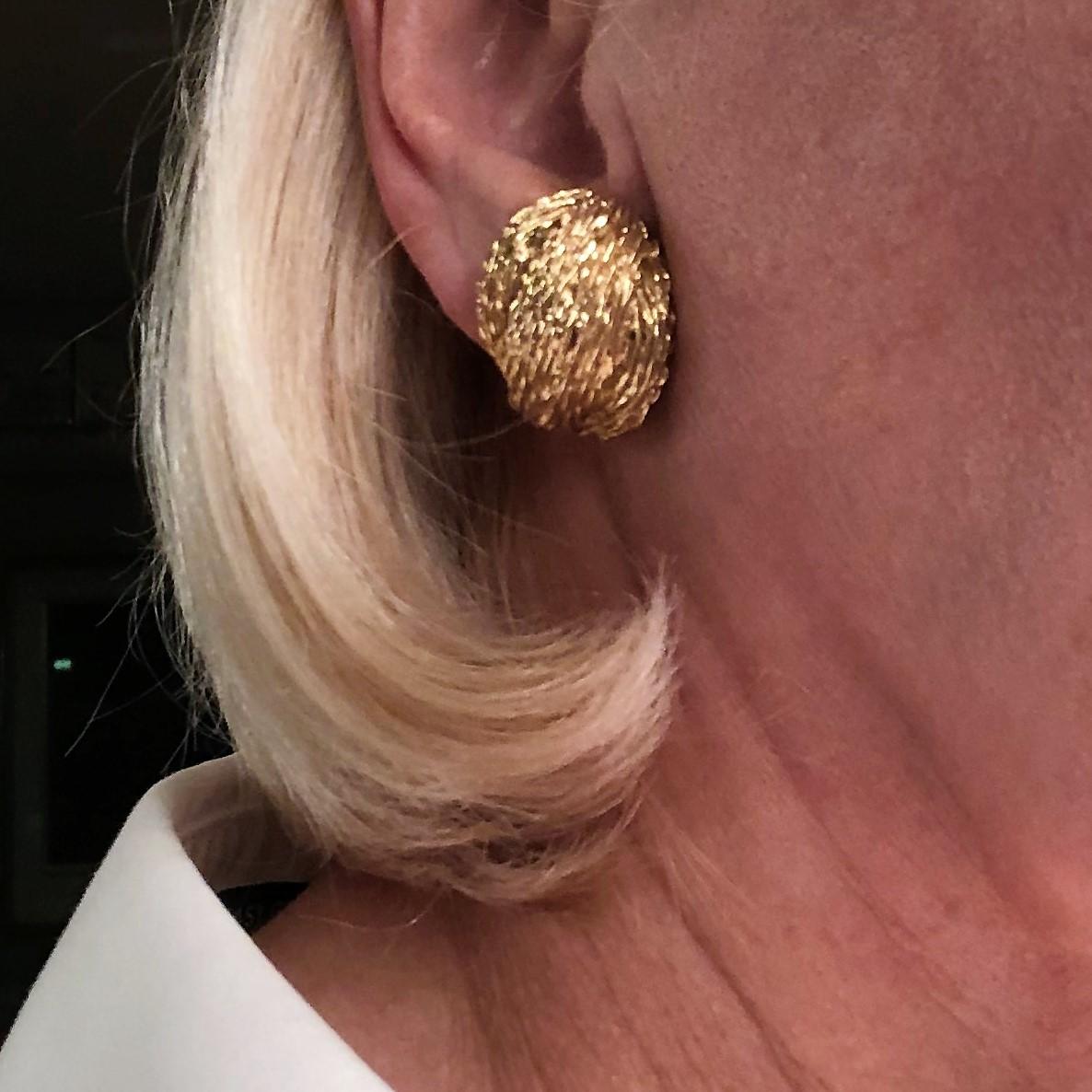 Van Cleef & Arpels Gold Clip On Earrings 1