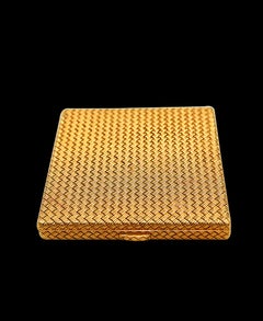 Van Cleef & Arpels Gold Compact Powder Box 18 Karat Gold Make-Up Compact 148Gm