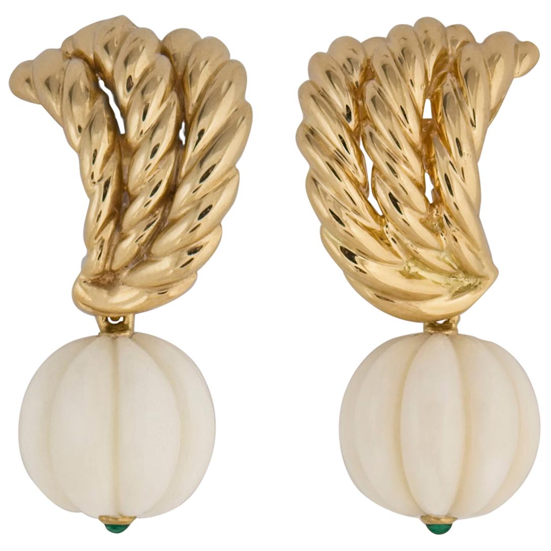 Van Cleef & Arpels Boucles d'oreilles en or, corail et chrysophase en vente