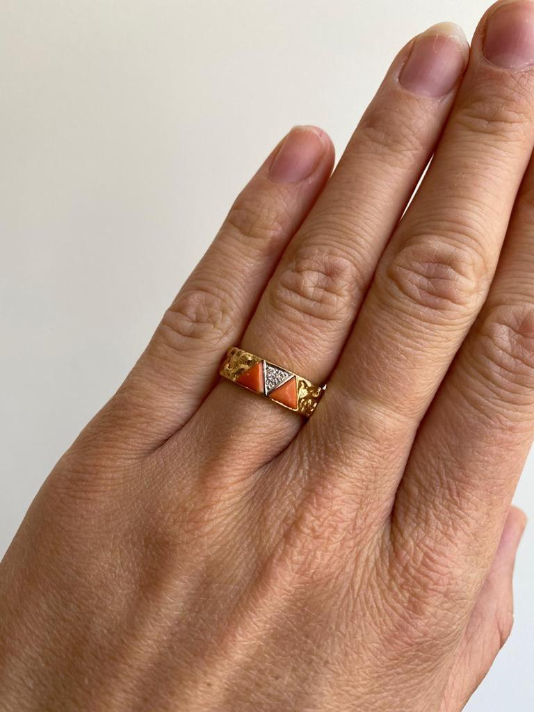 Brilliant Cut Van Cleef & Arpels Gold Coral and Diamond Band Ring For Sale