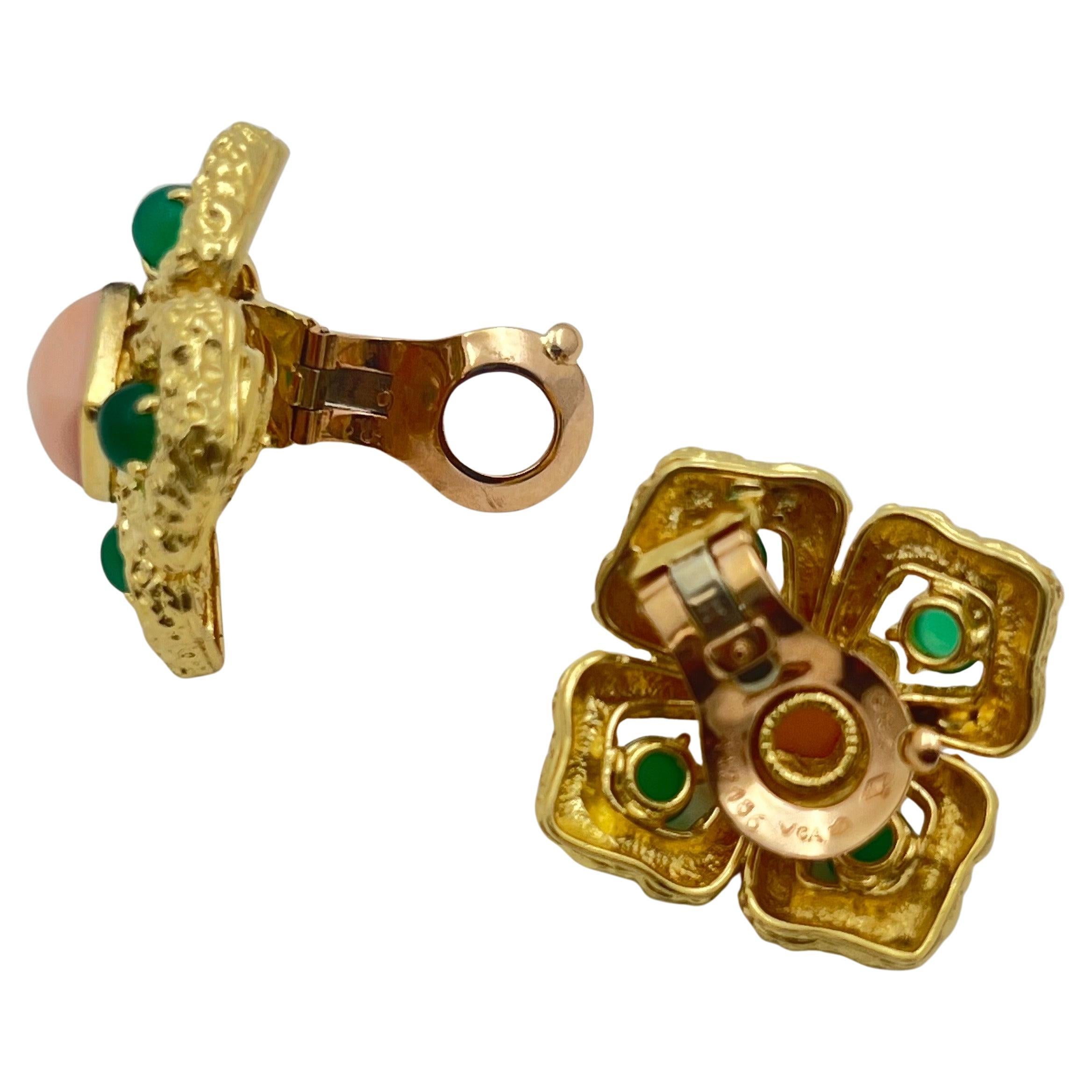 Van Cleef & Arpels Gold Coral Chrysoprase Delphes Clip Earrings In Excellent Condition In Palm Beach, FL