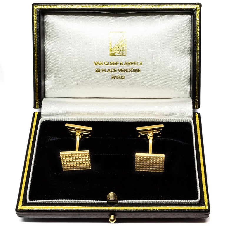 Van Cleef and Arpels Gold Cufflinks For Sale at 1stdibs