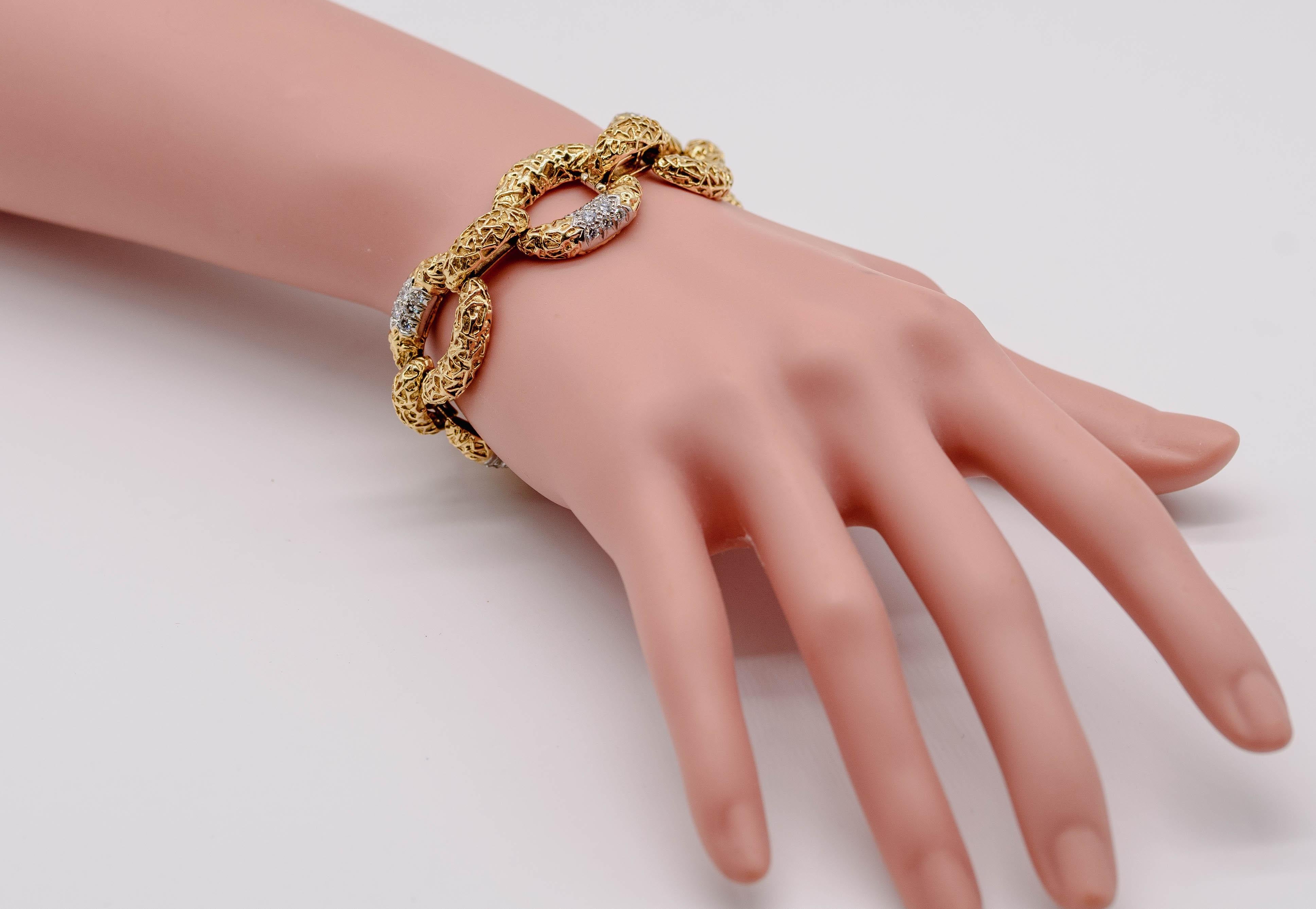 Taille ronde Van Cleef & Arpels Bracelet en or et diamants en vente