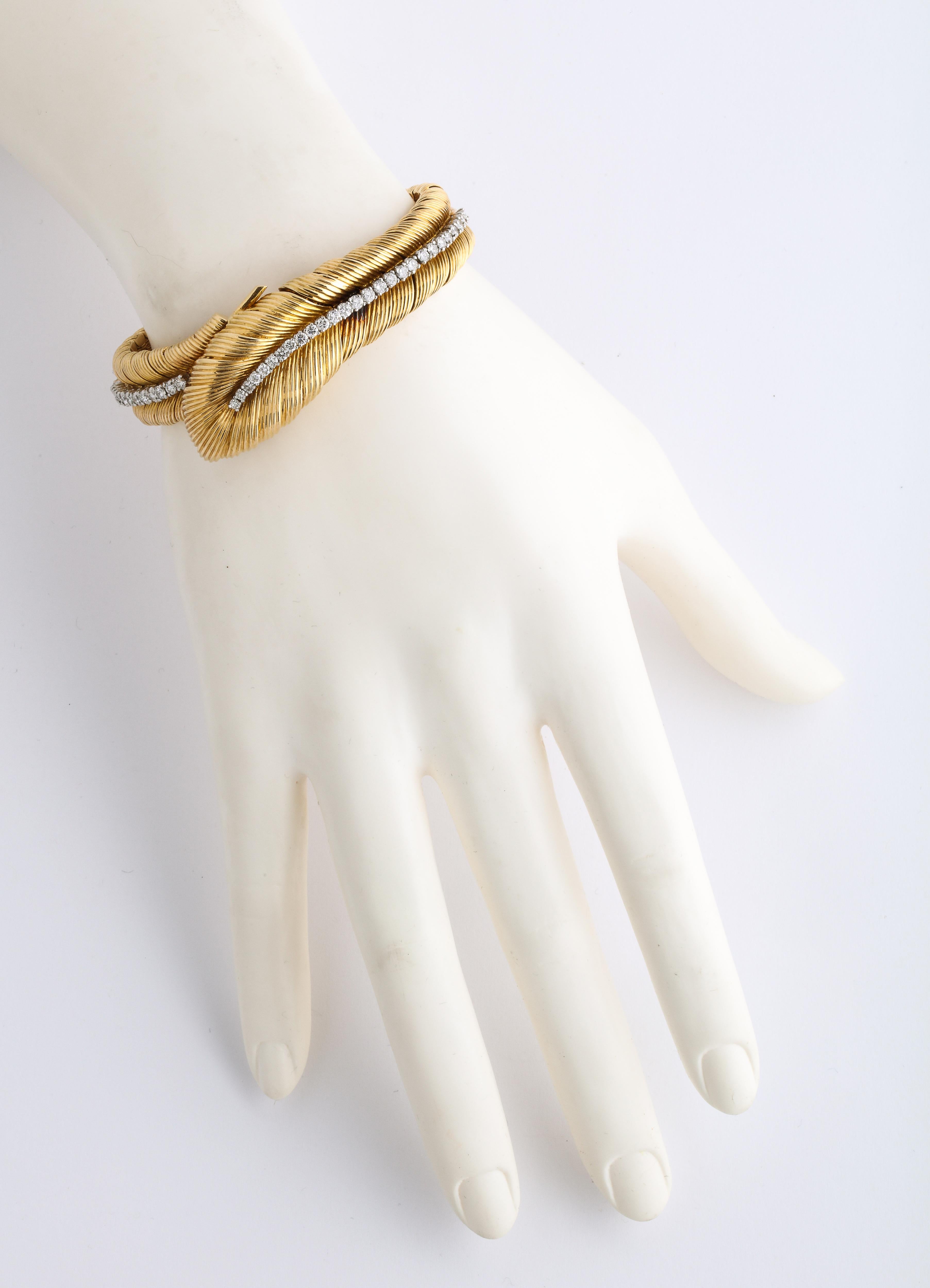 Van Cleef & Arpels Gold Diamond Bracelet Watch with Original Box Foliate Design 7