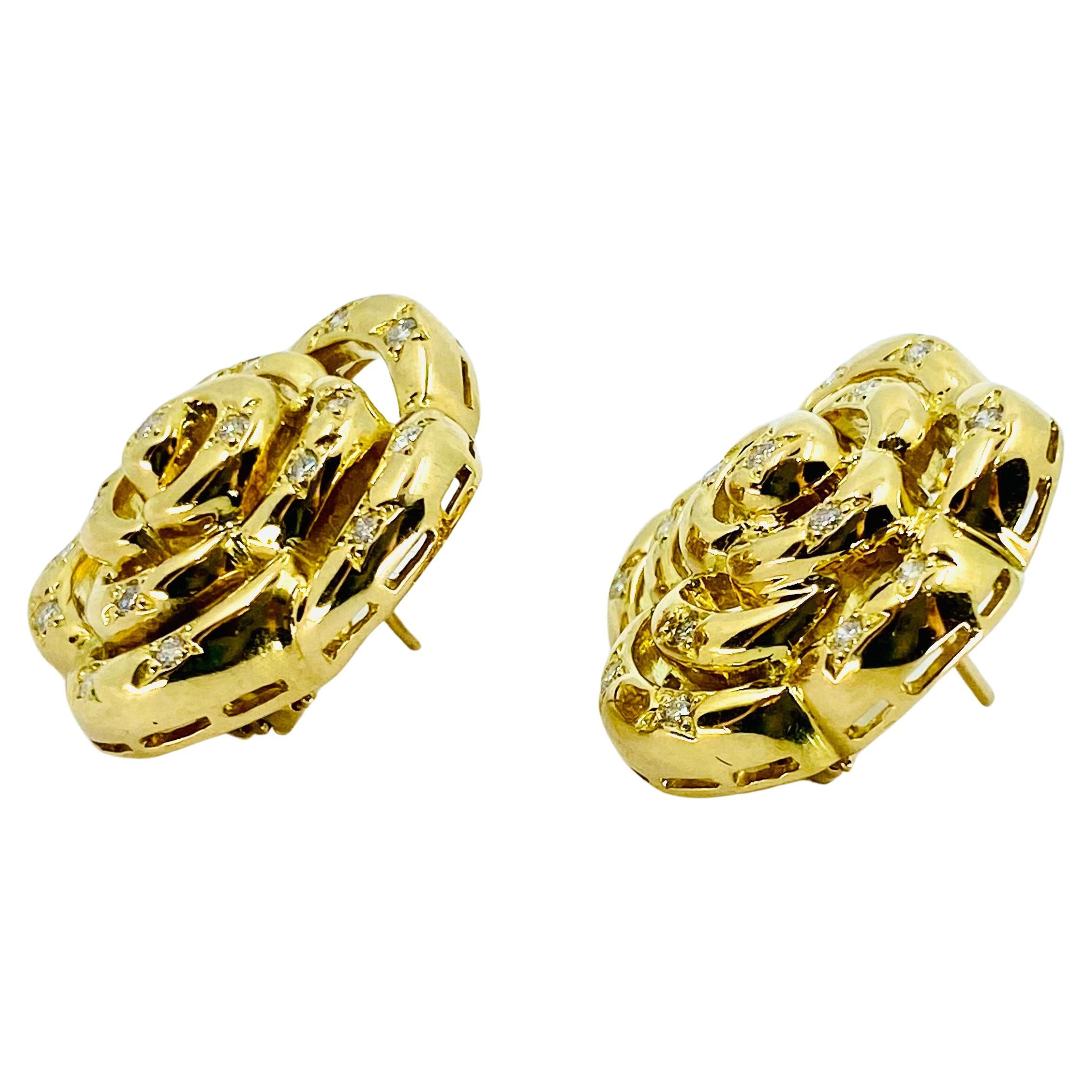 Taglio rotondo Orecchini Van Cleef & Arpels con diamanti in oro e camelia in vendita