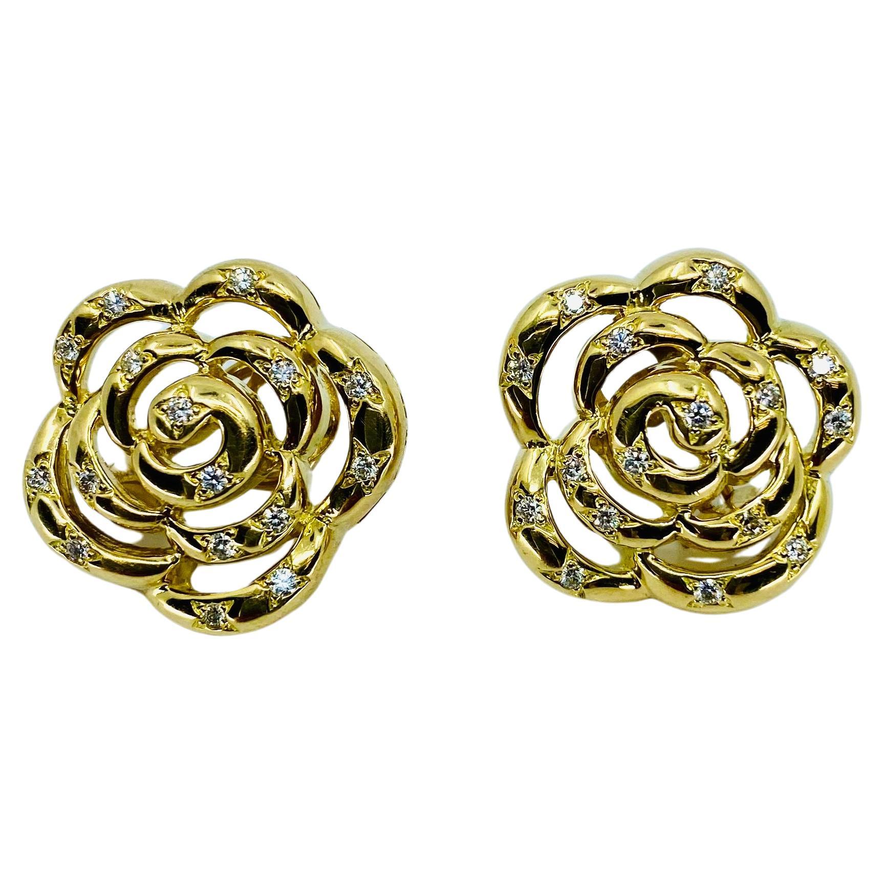 Orecchini Van Cleef & Arpels con diamanti in oro e camelia in vendita 1