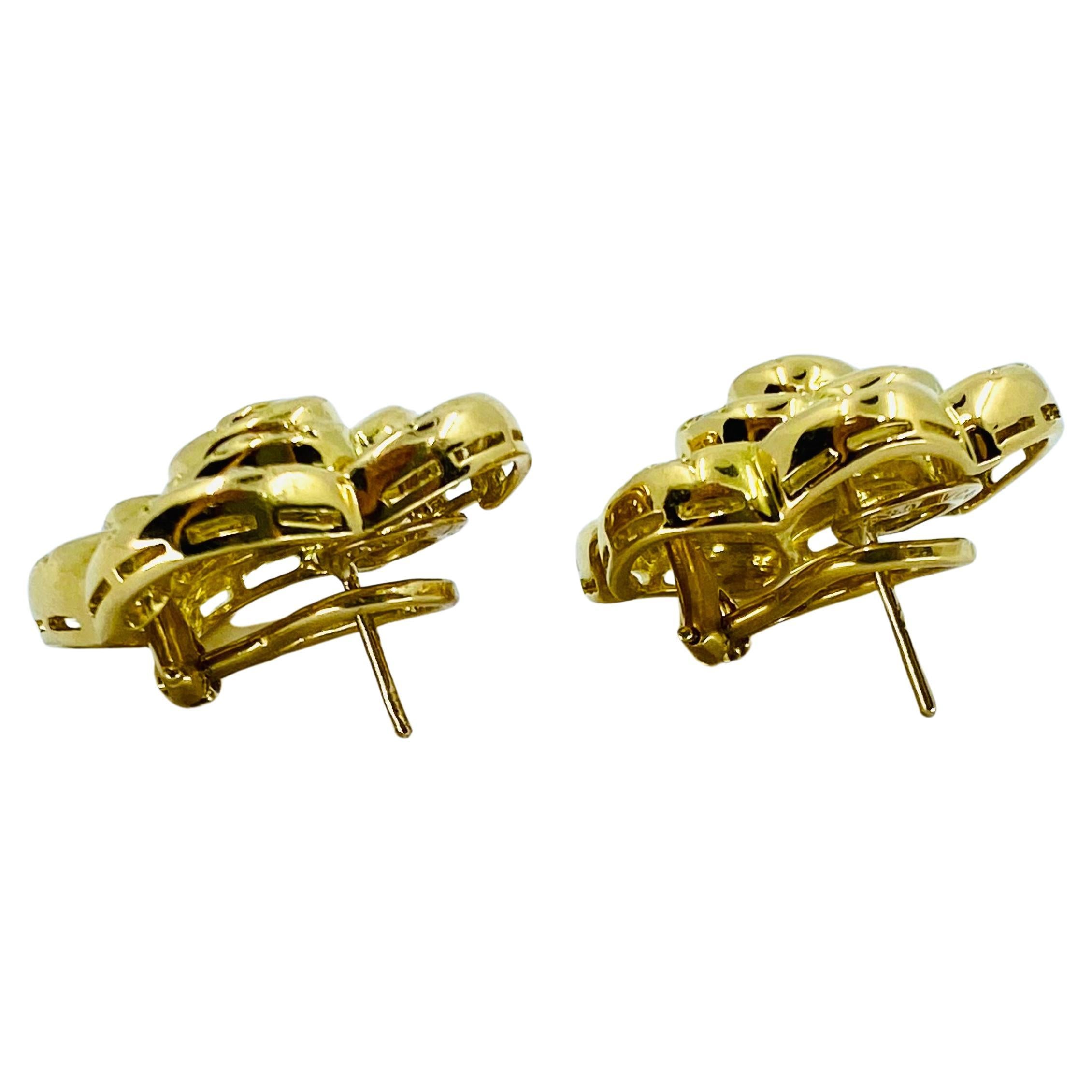 Orecchini Van Cleef & Arpels con diamanti in oro e camelia in vendita 2