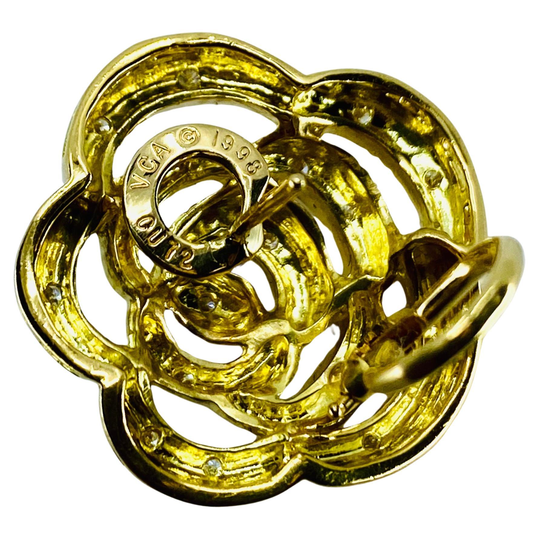 Orecchini Van Cleef & Arpels con diamanti in oro e camelia in vendita 3