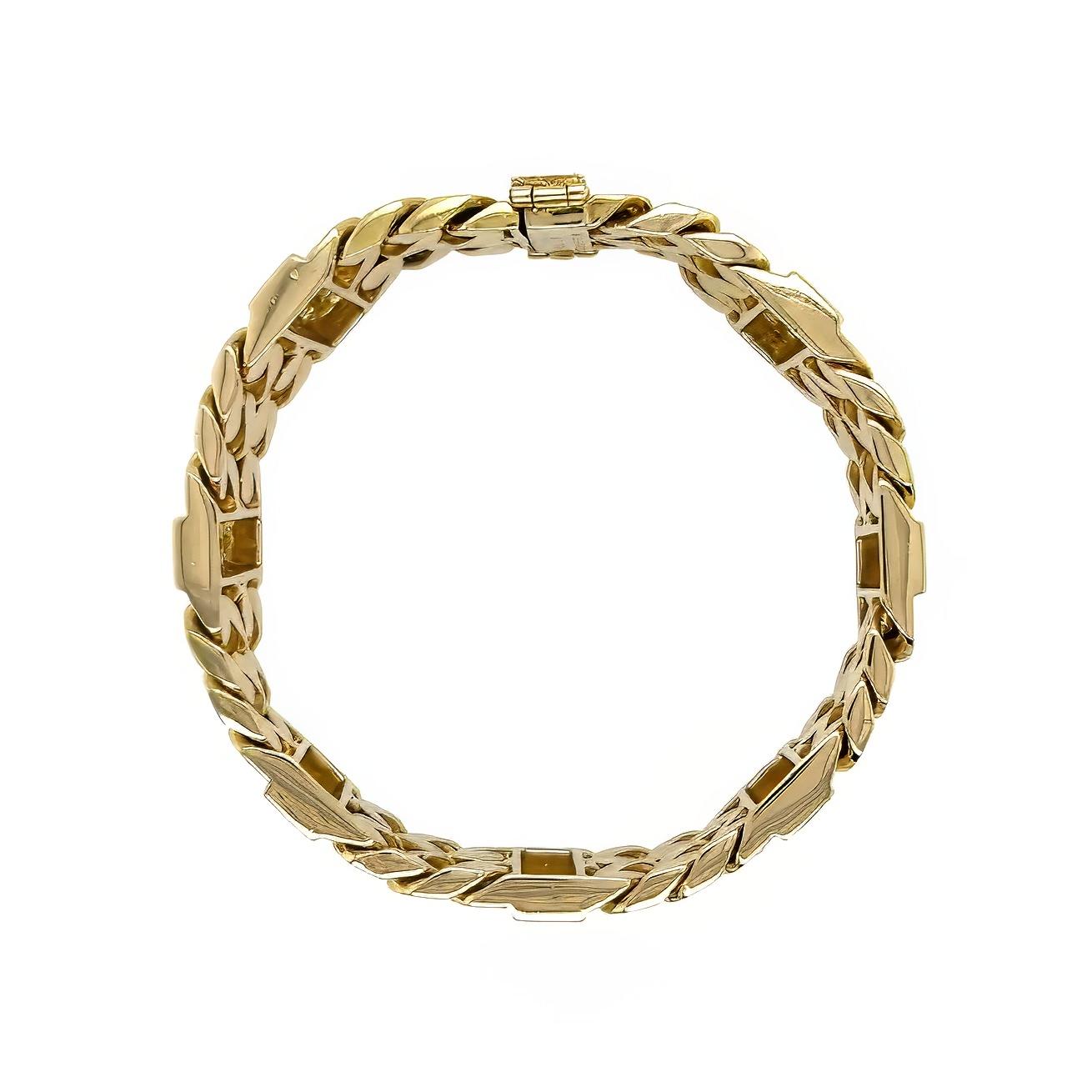 Armband aus 18 Karat Gelbgold und Diamanten, Van Cleef & Arpels, Französisch.  Das Design besteht aus zwei Gliedern, die mit acht rechteckigen Abstandshaltern versehen sind, die mit je 10 runden Diamanten im Brillantschliff besetzt sind. 