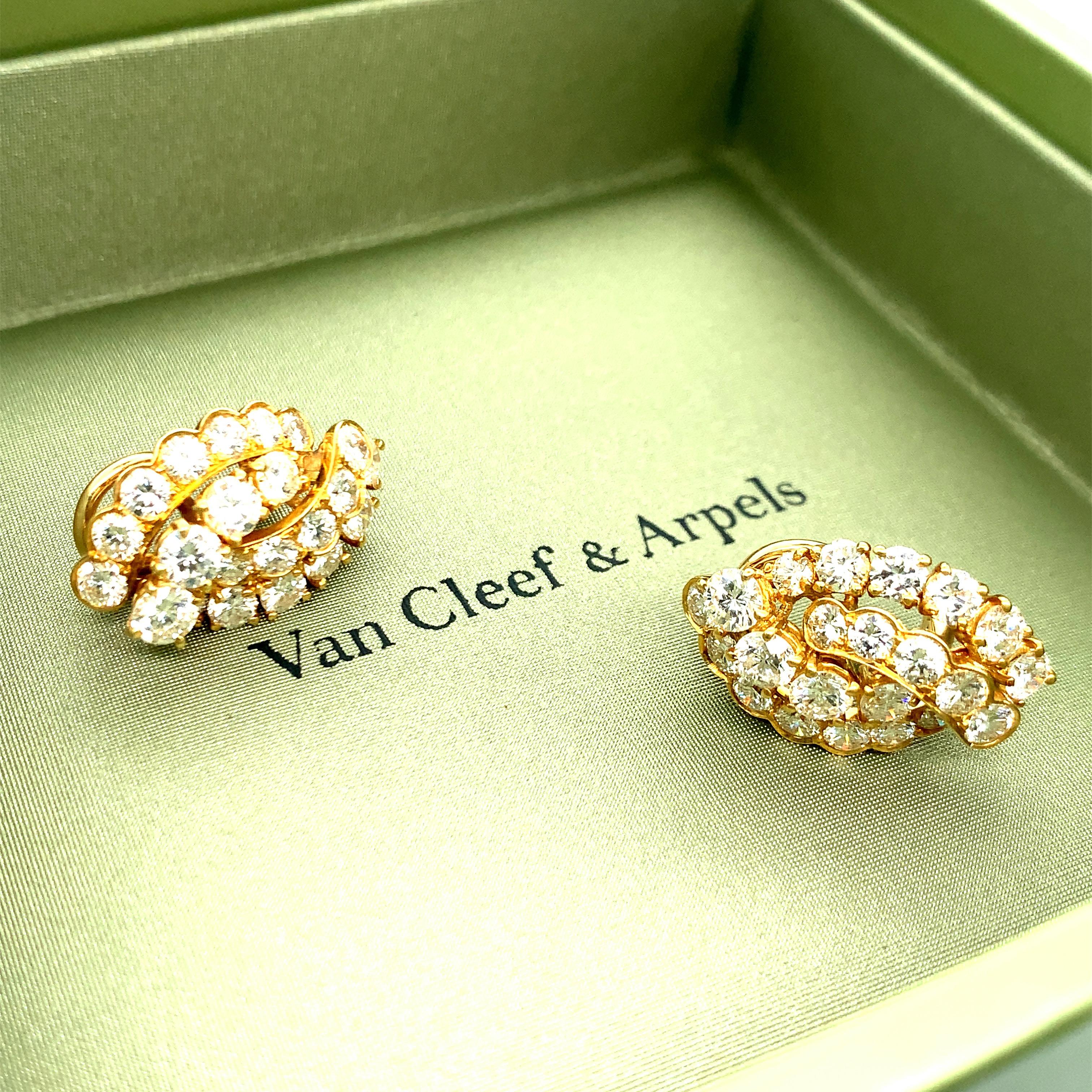 Van Cleef & Arpels Gold Diamond Earrings In Excellent Condition For Sale In New York, NY