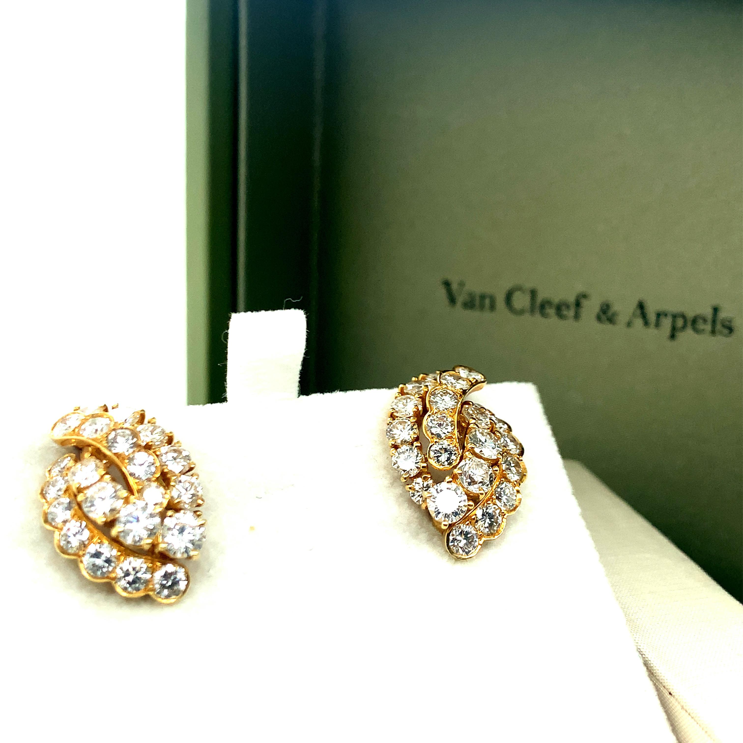 Round Cut Van Cleef & Arpels Gold Diamond Earrings For Sale