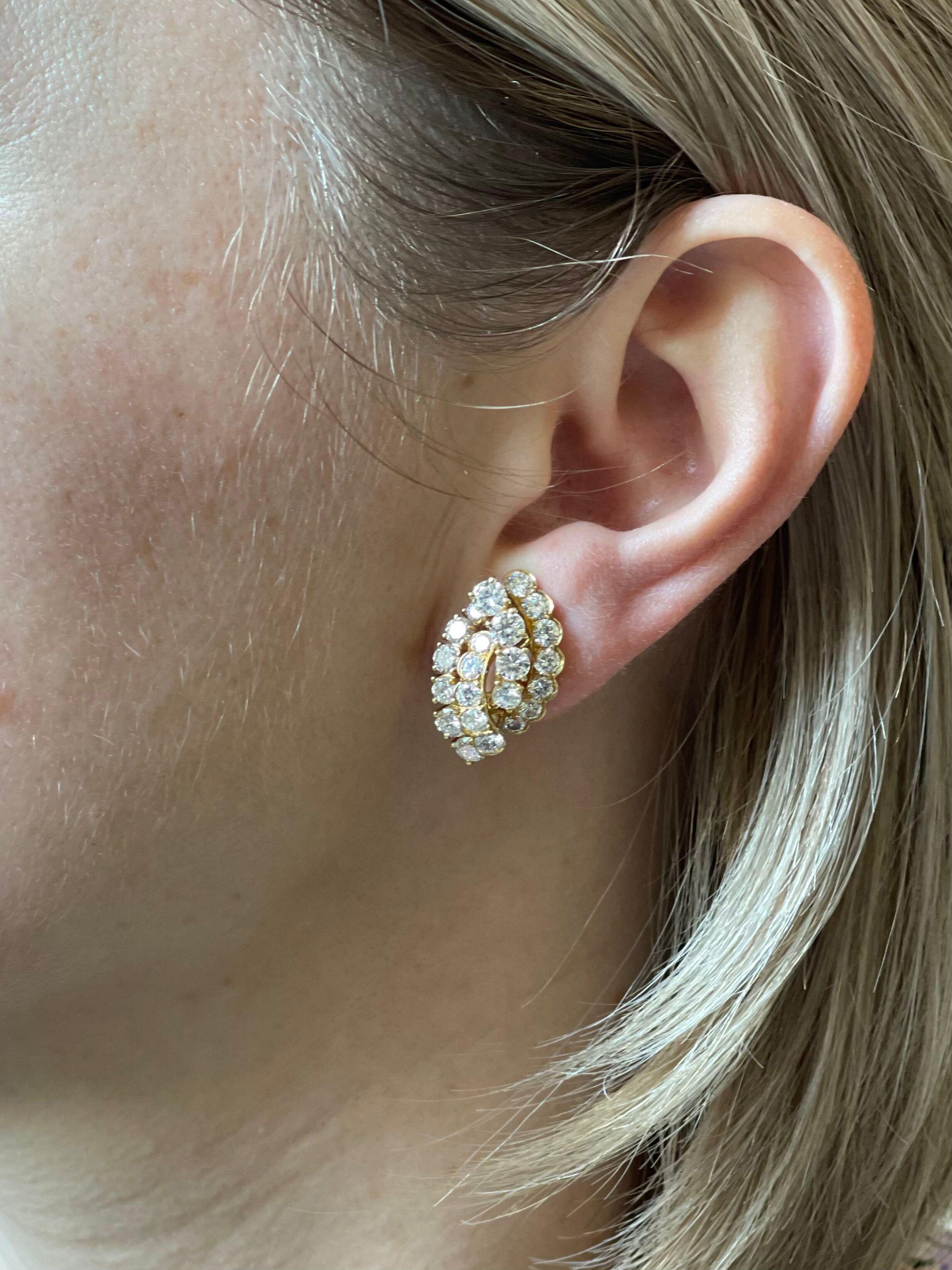 Van Cleef & Arpels Gold Diamond Earrings For Sale 1