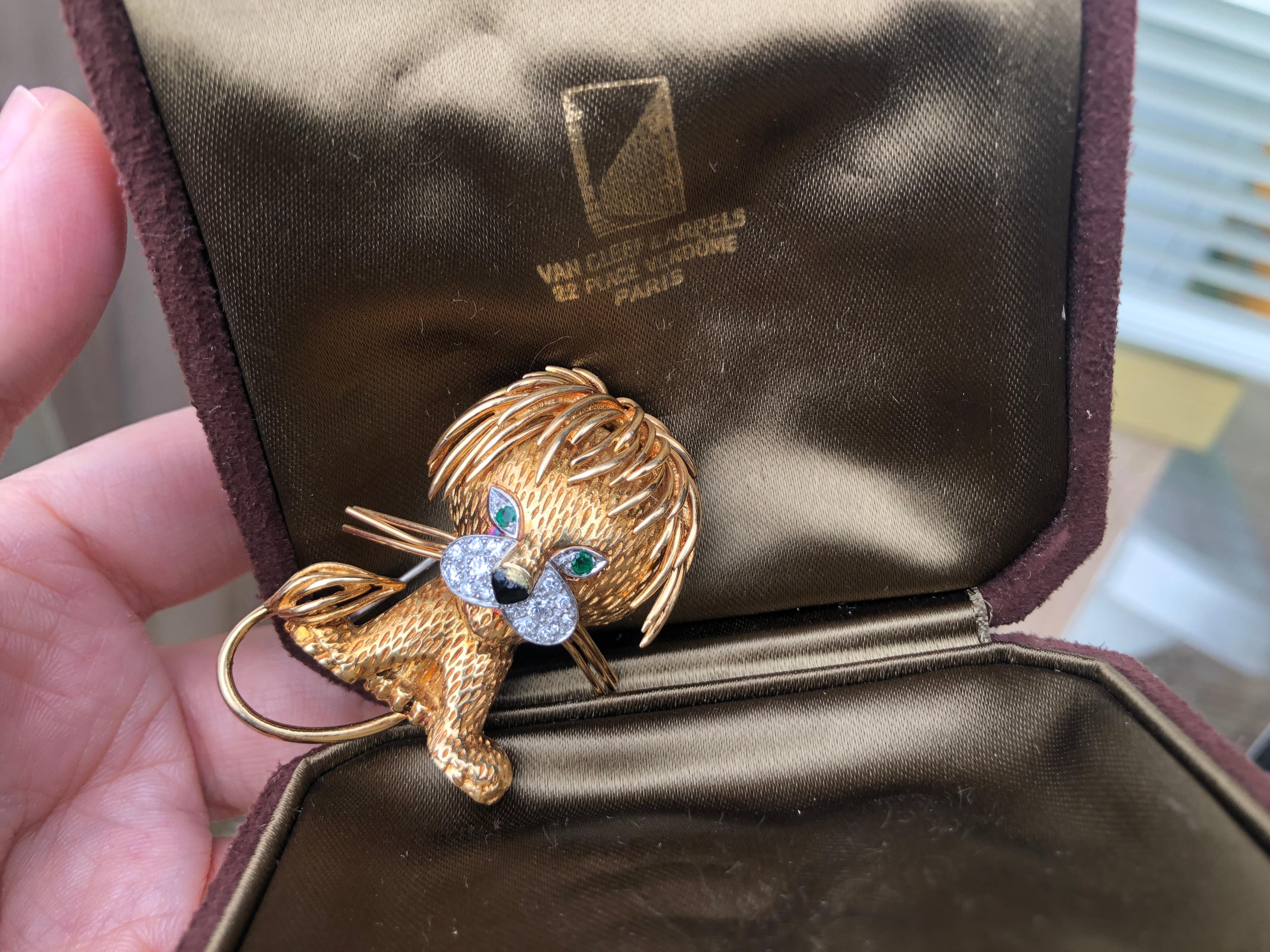 Women's or Men's Van Cleef & Arpels Gold Diamond Emerald Lion Brooch with Original Box