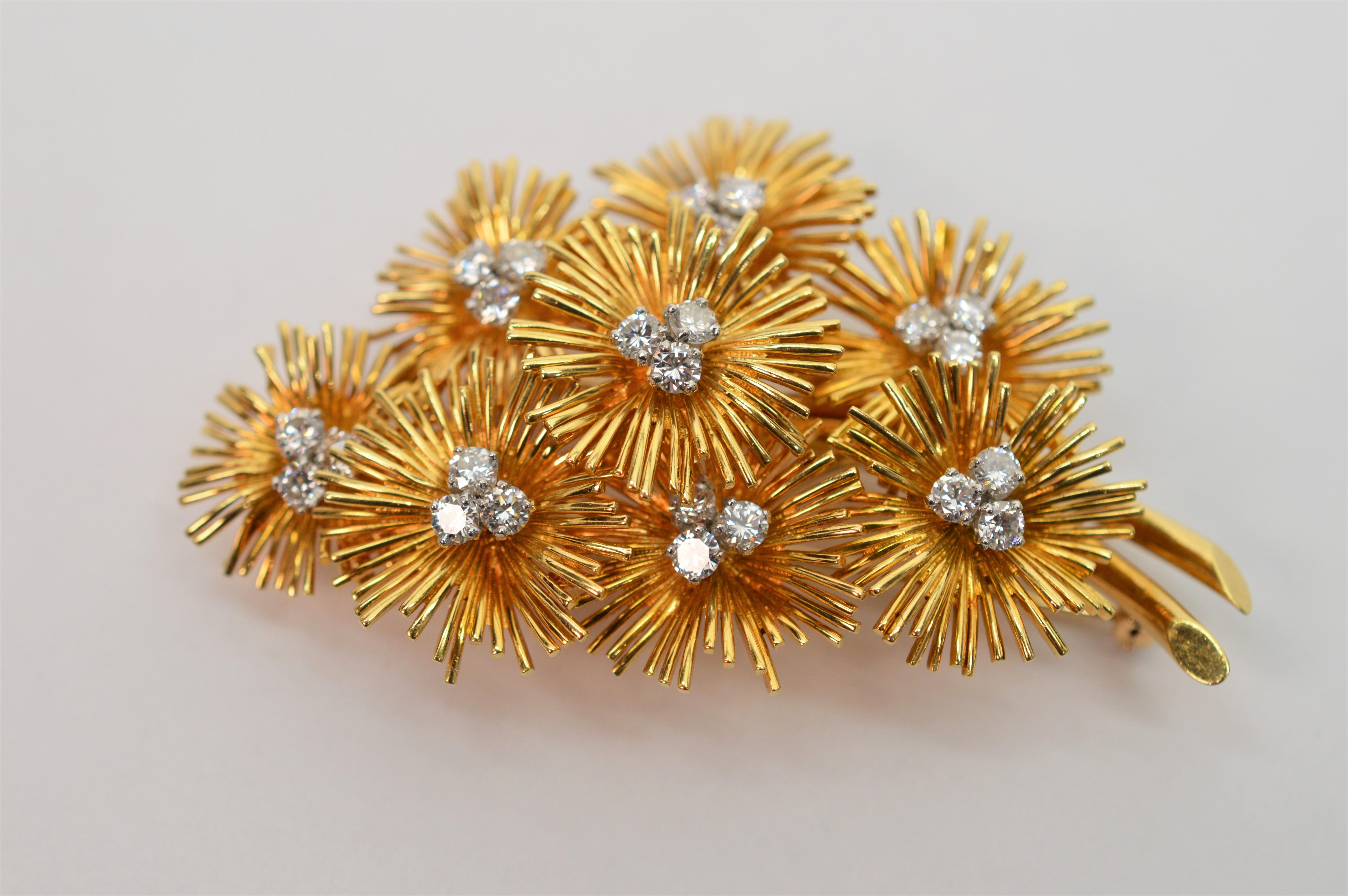 Van Cleef & Arpels Broche en forme de buste floral en or et diamants 8