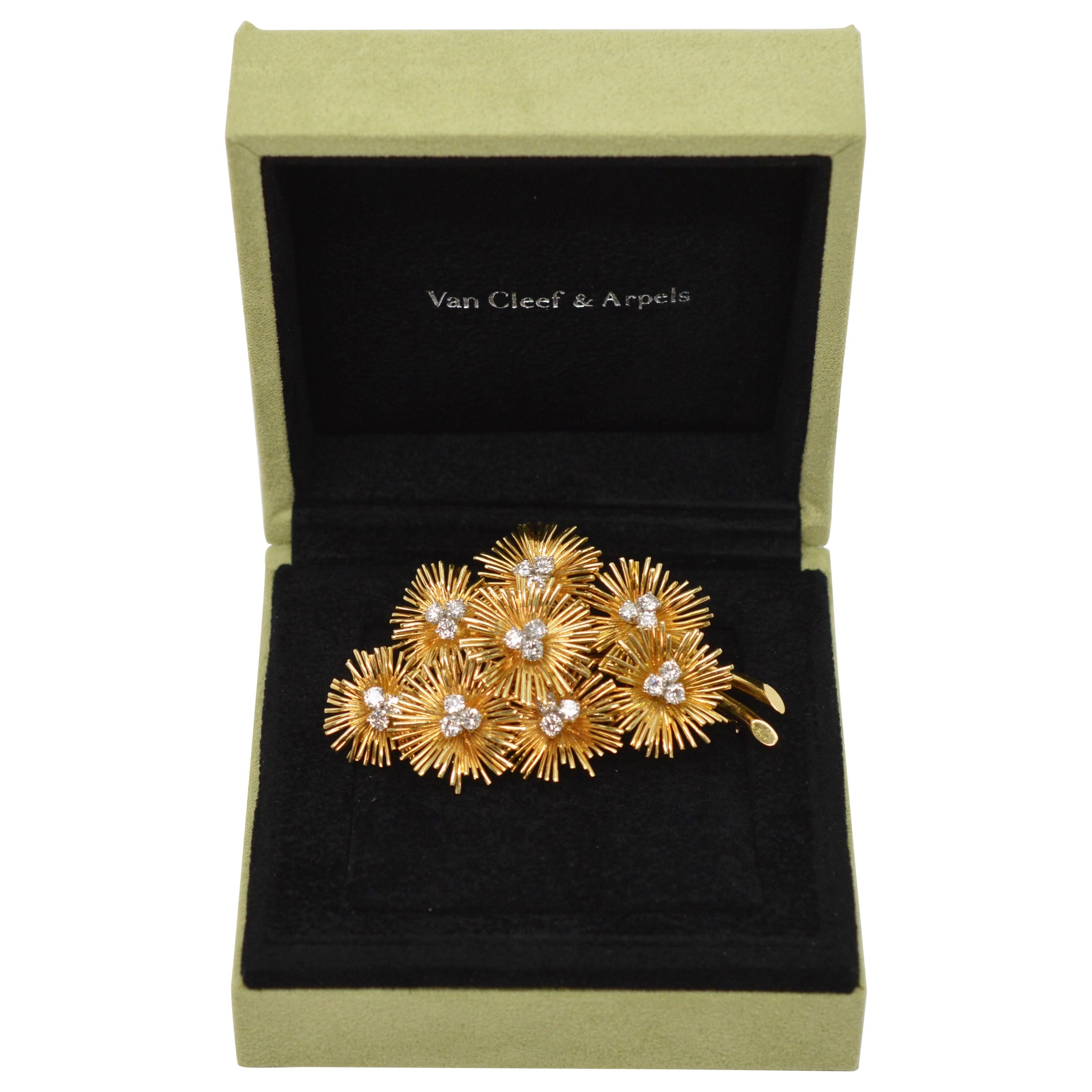 Van Cleef &amp; Arpels Broche en forme de buste floral en or et diamants