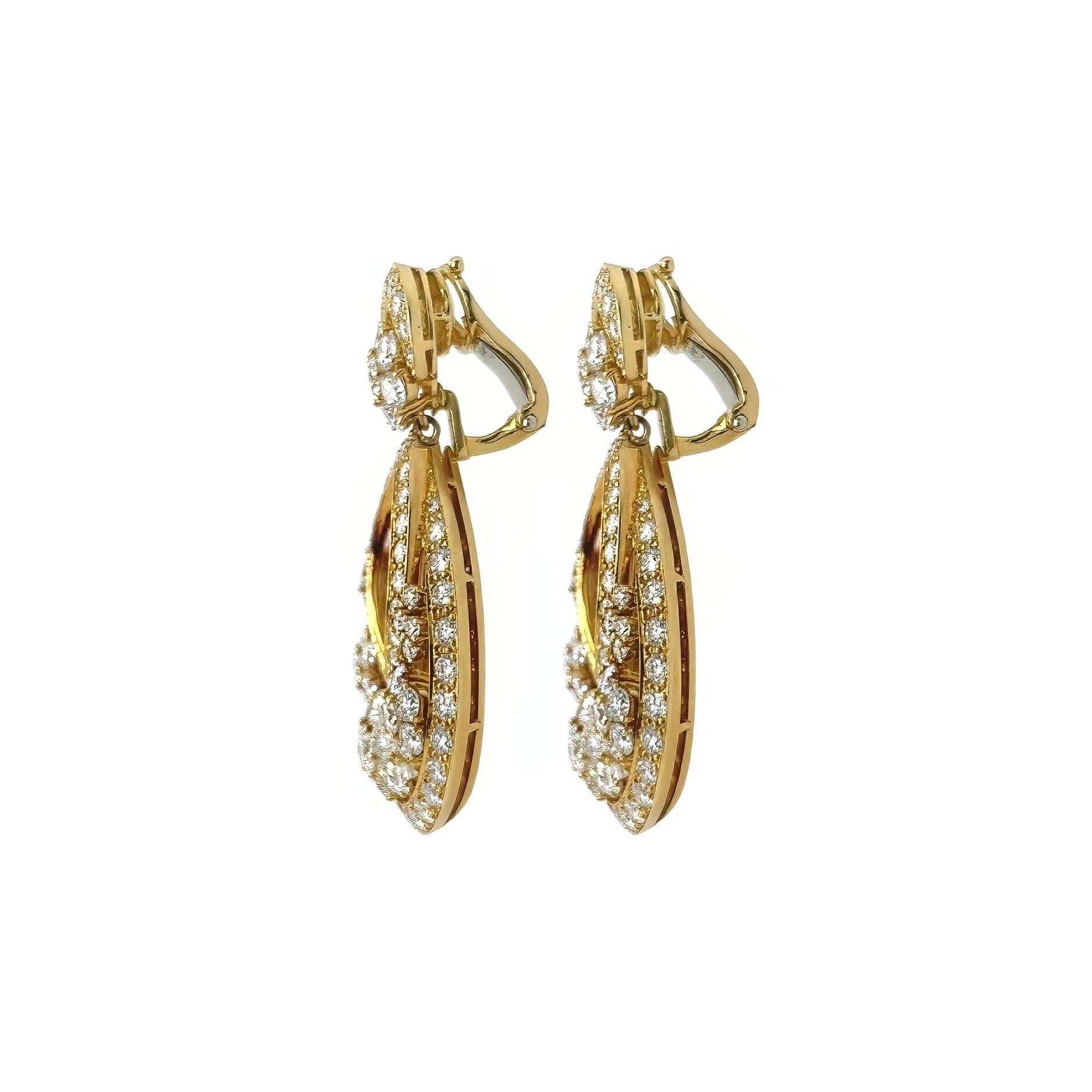 Round Cut VAN CLEEF & ARPELS Gold Diamond Large Snowflake Drop Earrings For Sale