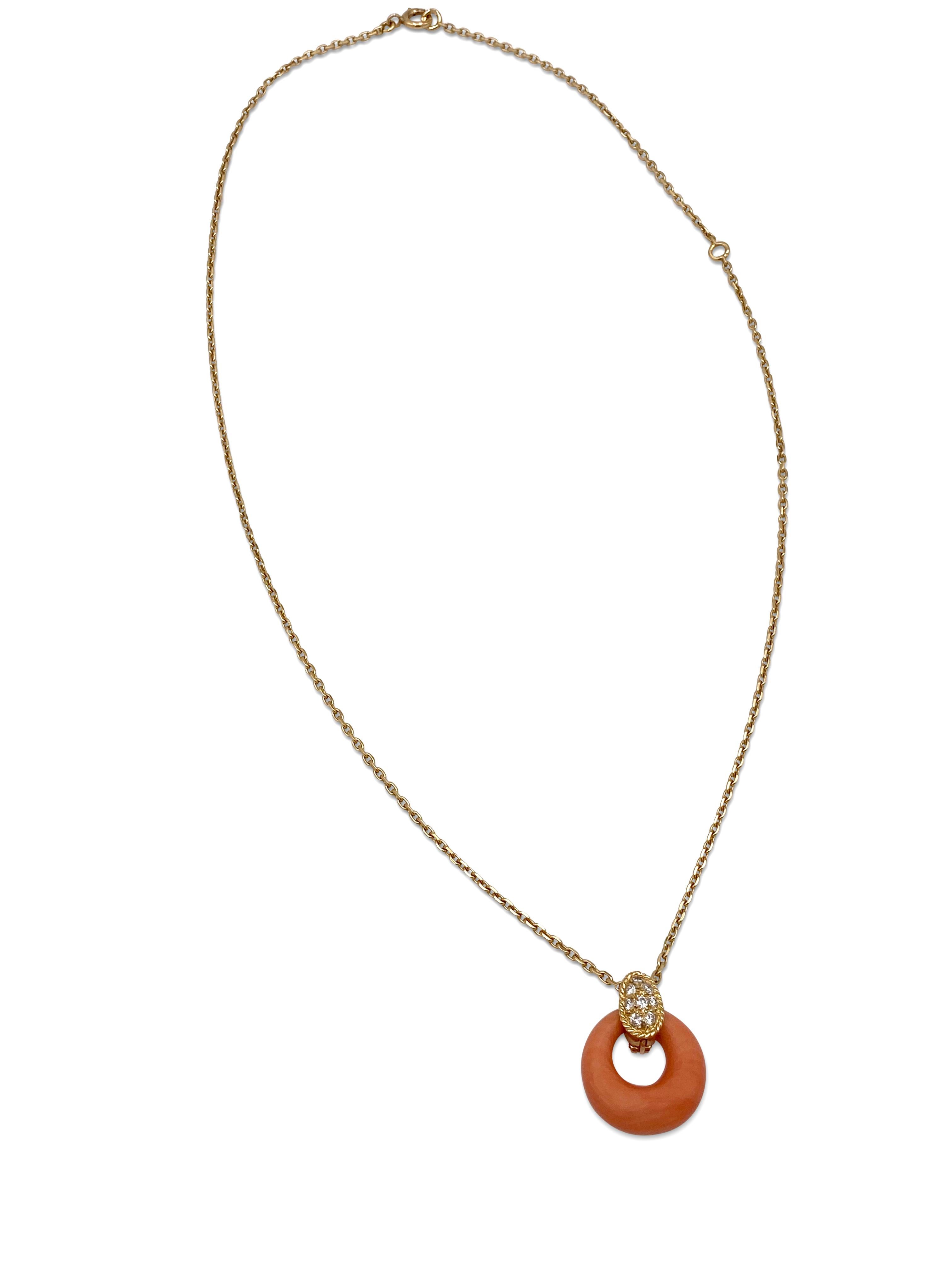 Round Cut Van Cleef & Arpels Gold Diamond Necklace with Interchangeable Pendants