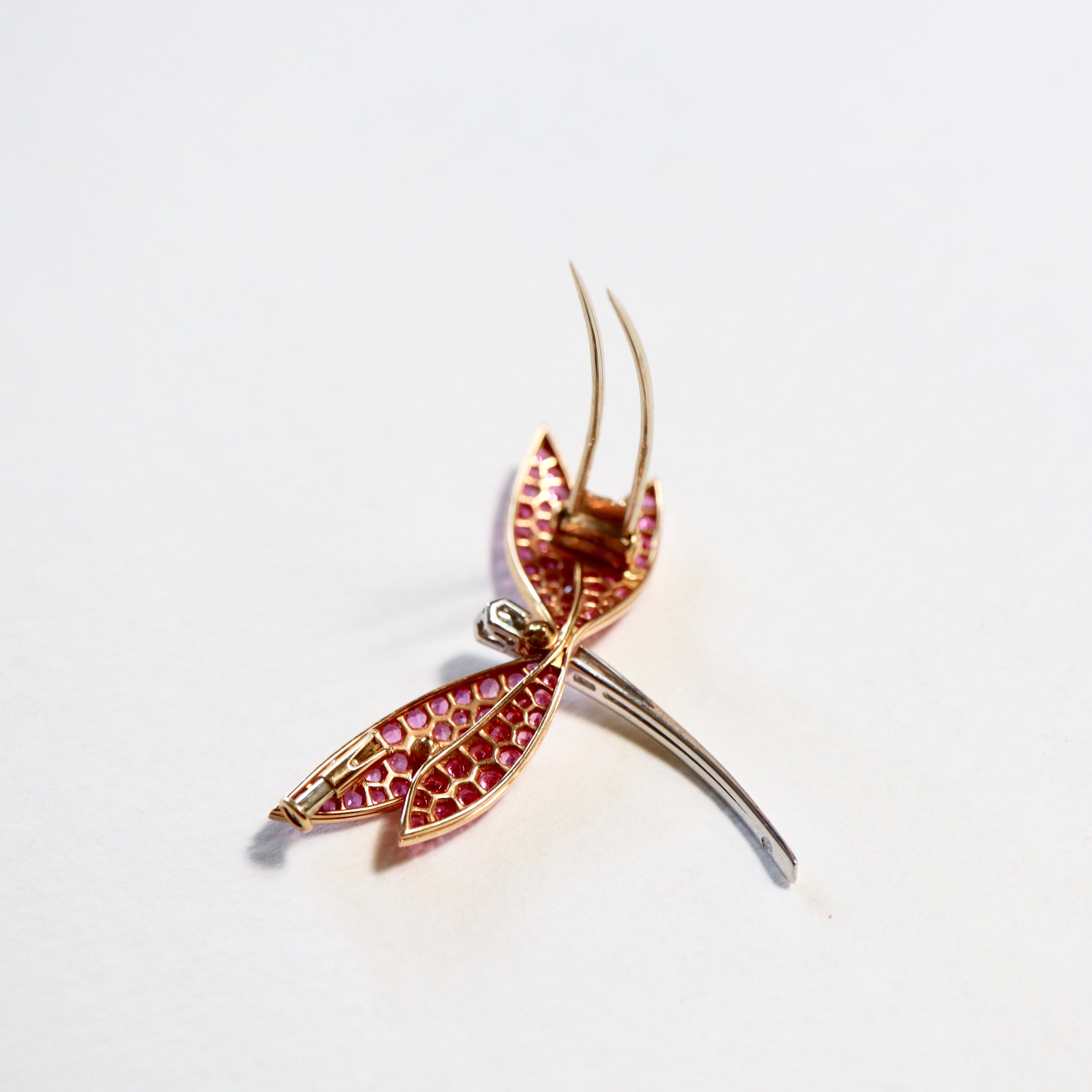 Brilliant Cut Van Cleef & Arpels Gold Dragonfly Brooch, Pink Sapphires Diamonds For Sale