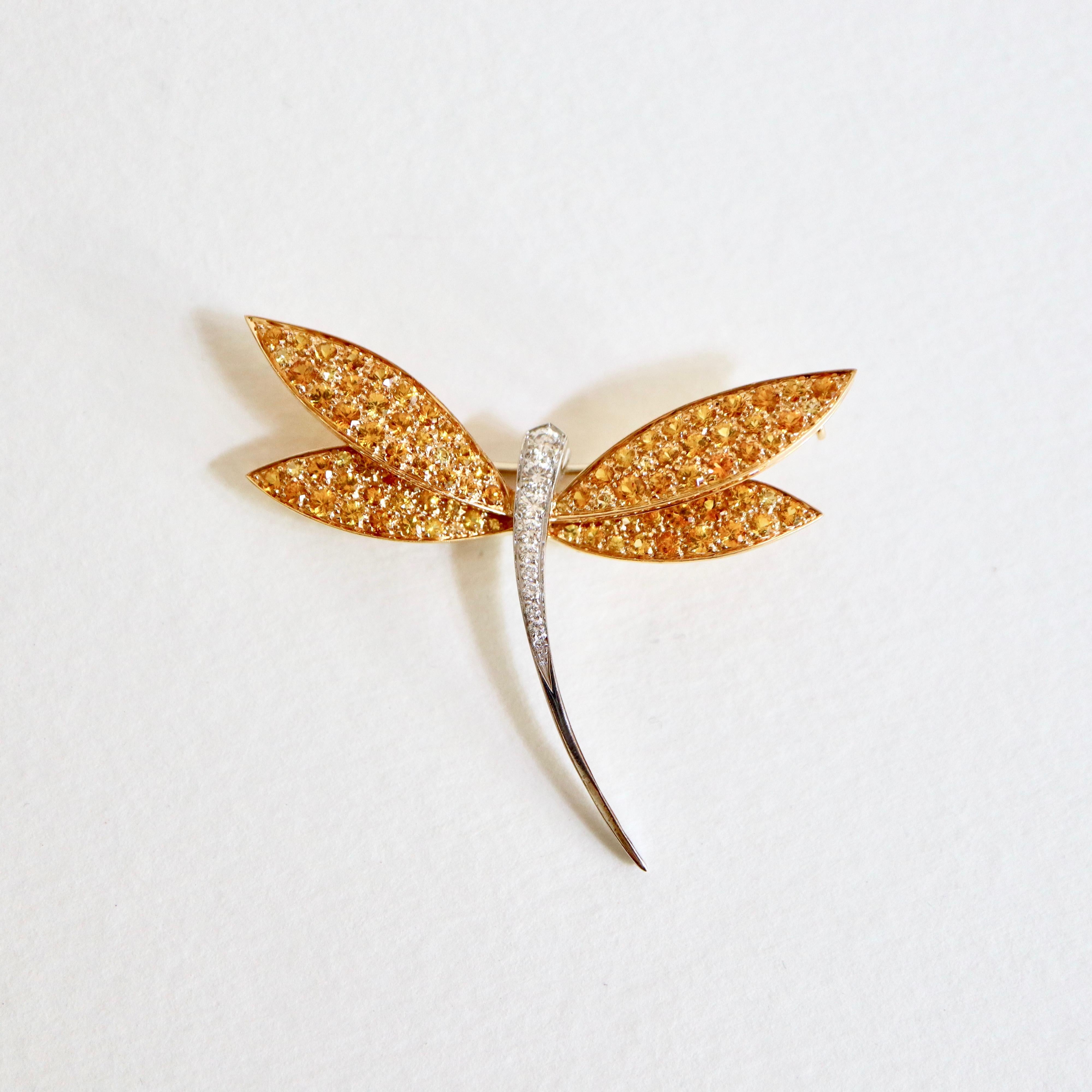 VAN CLEEF & ARPELS 18 carat White gold and 18 carat yellow Gold Dragonfly Brooch, Yellow Sapphires and Diamonds.
Brooch VAN CLEEF & ARPELS Dragonfly, the Body in 18 Carat white Gold is set with 9 Diamonds and the 18 Carat yellow Gold Wings are set