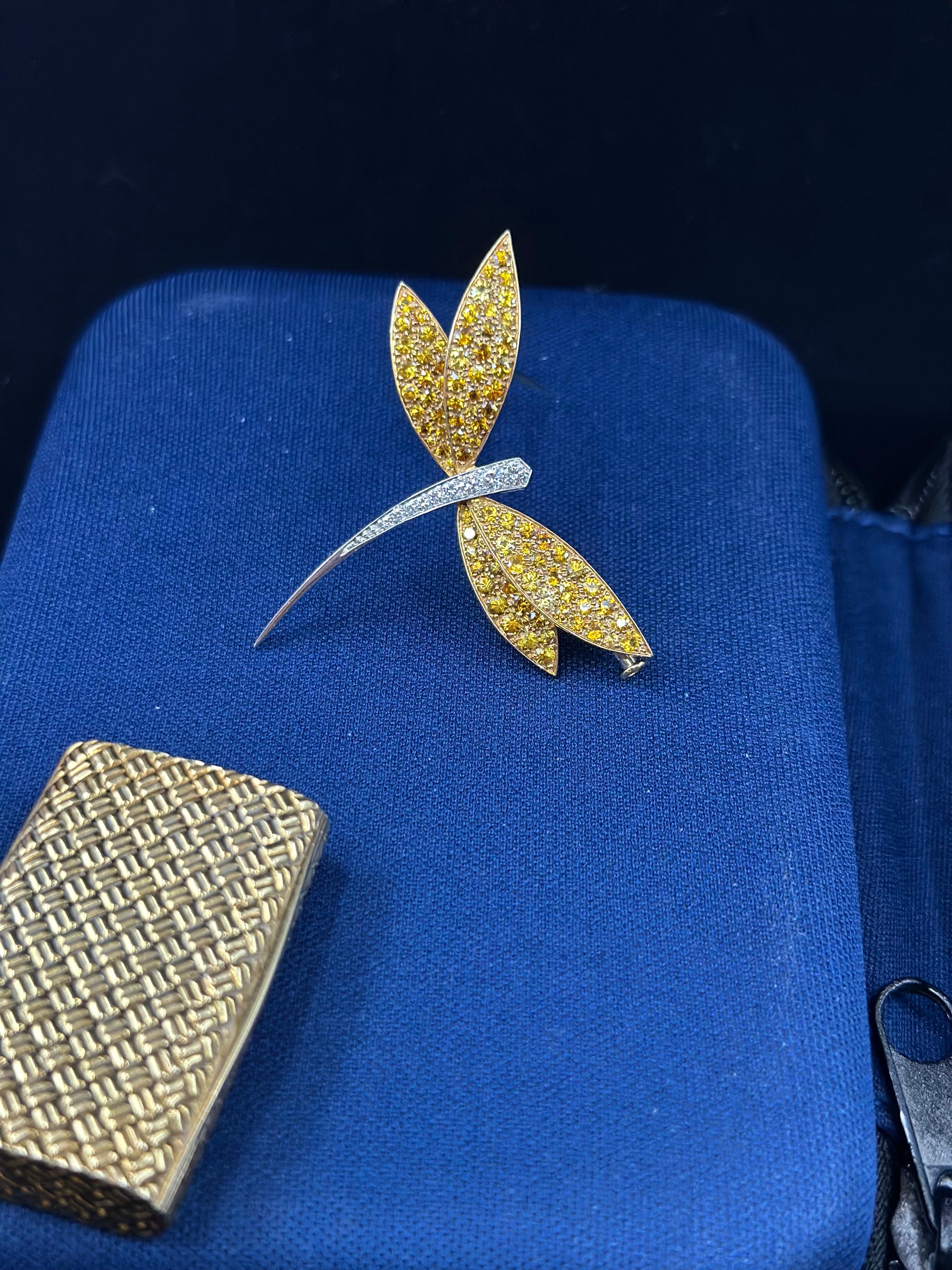 Van Cleef & Arpels Gold Dragonfly Brooch, Yellow Sapphires Diamonds In Good Condition For Sale In Beverly Hills, CA