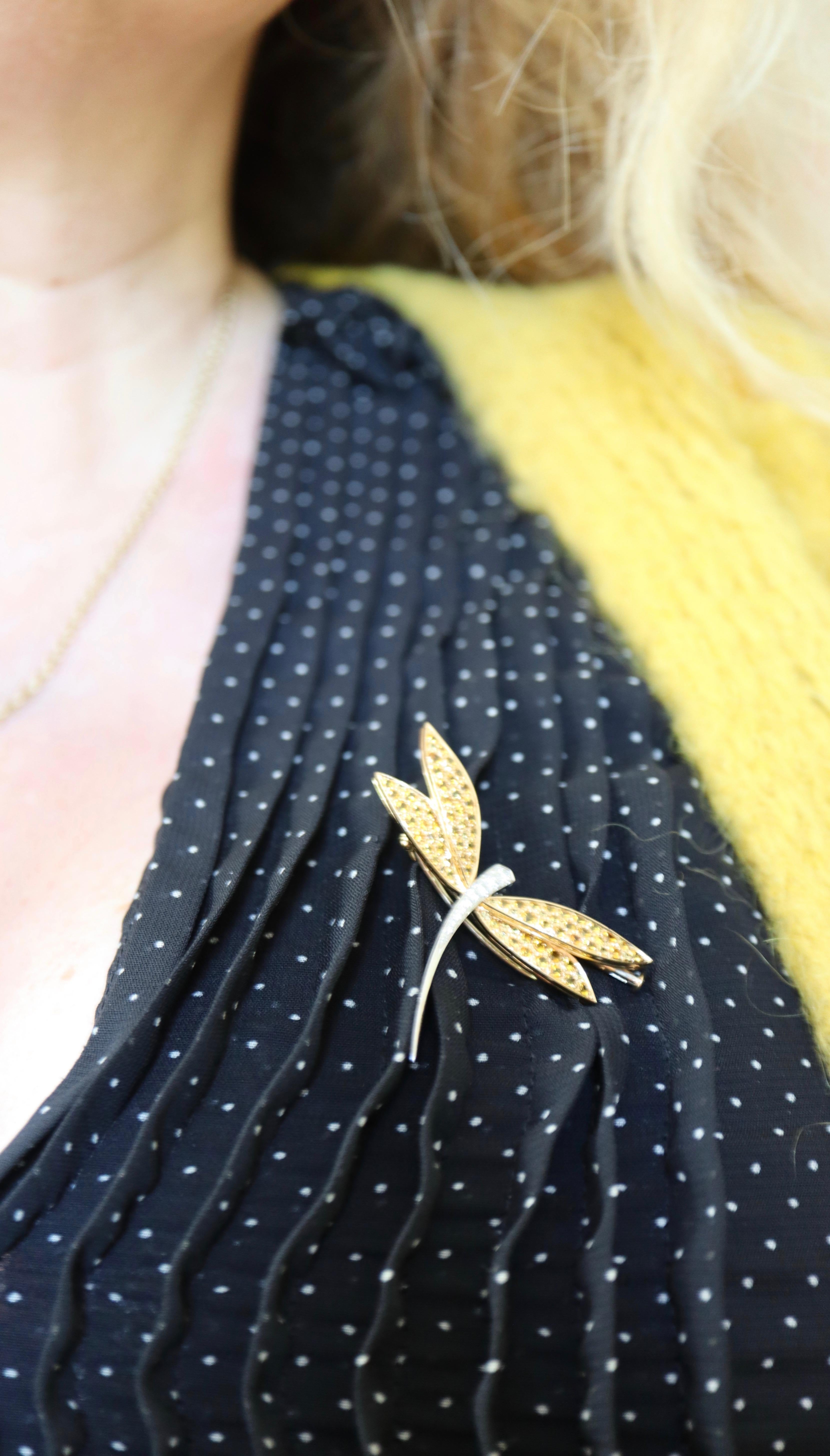 Brilliant Cut Van Cleef & Arpels Gold Dragonfly Brooch, Yellow Sapphires Diamonds For Sale