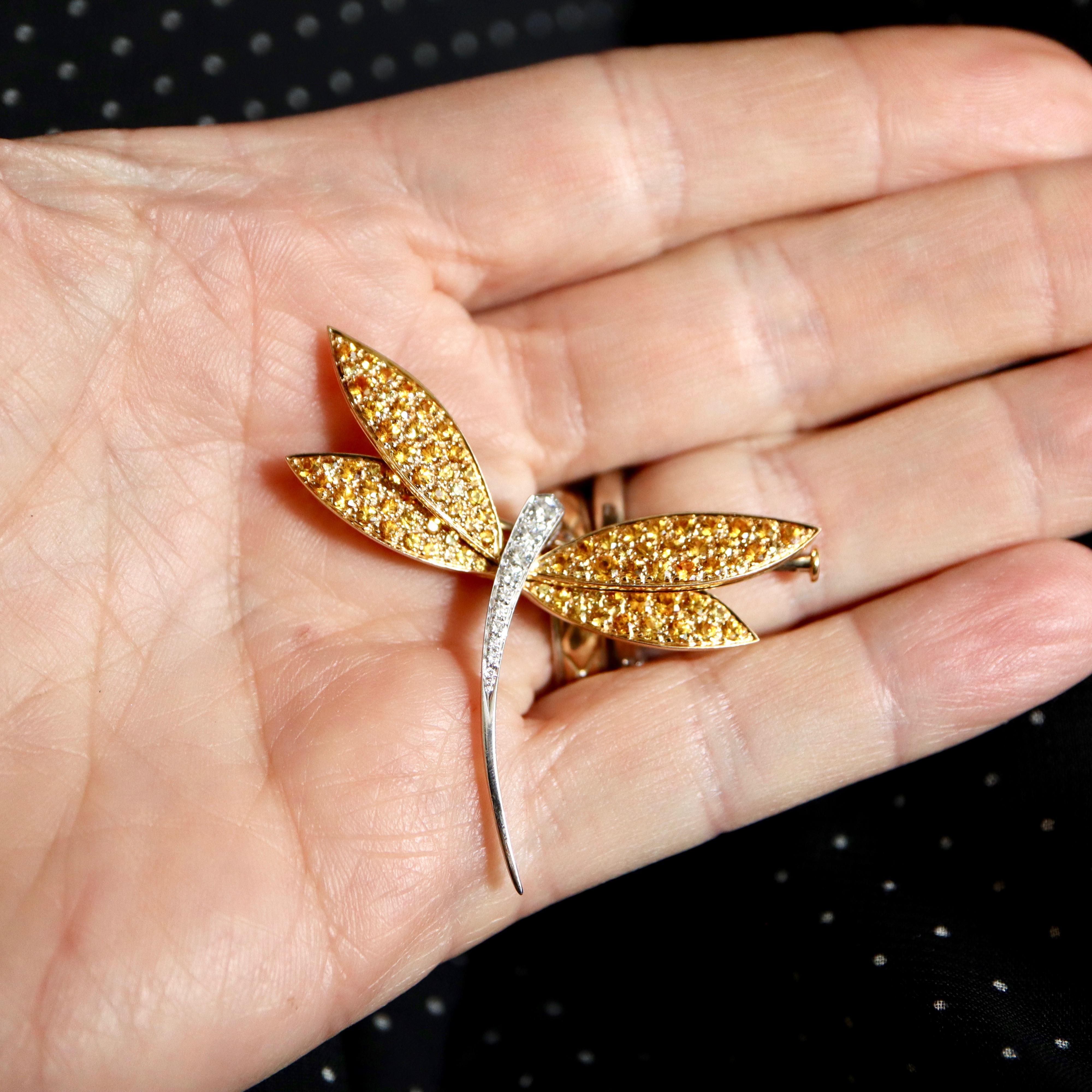 Van Cleef & Arpels Gold Dragonfly Brooch, Yellow Sapphires Diamonds In Good Condition For Sale In Paris, FR