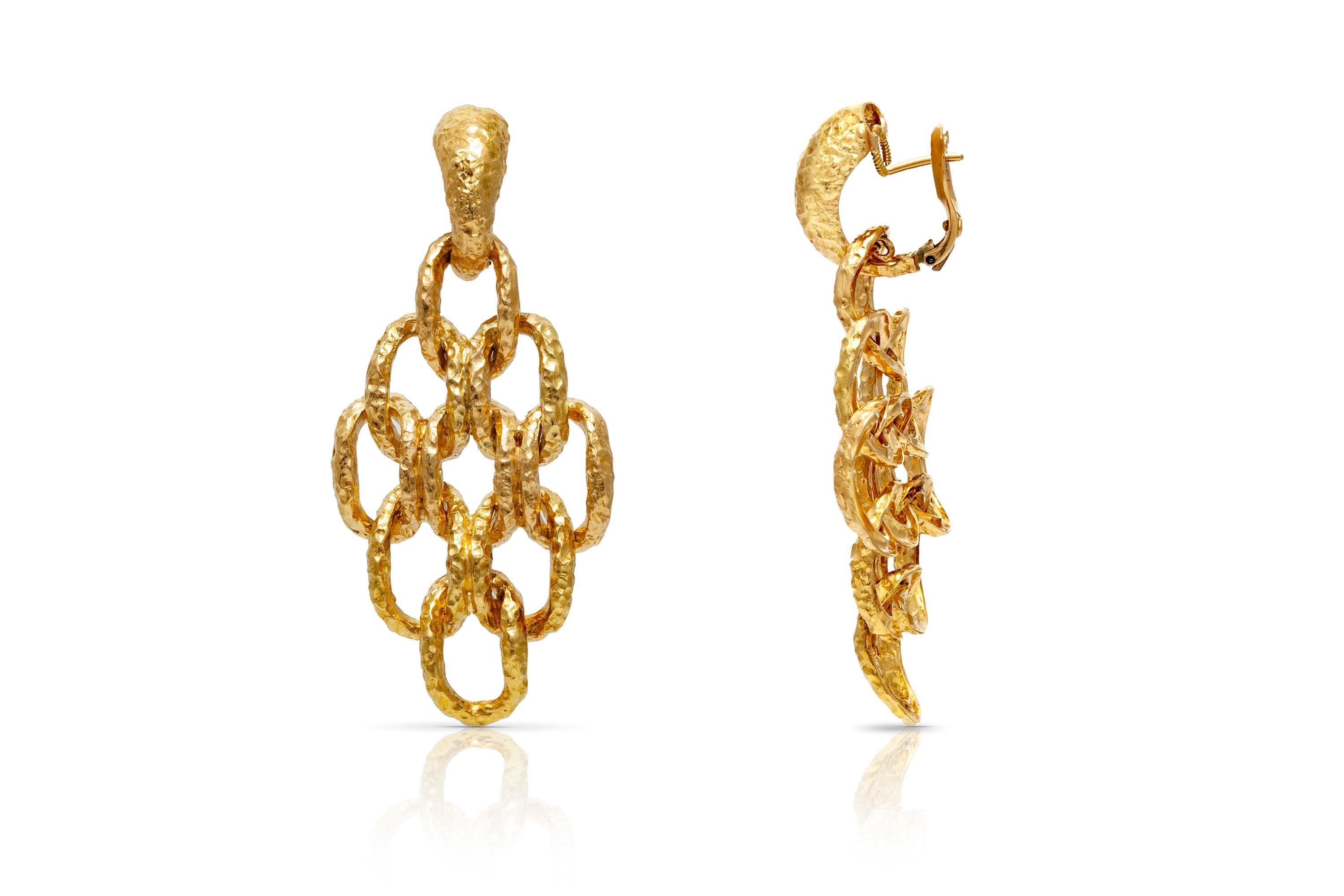 Van Cleef & Arpels Gold Earrings In Good Condition In New York, NY