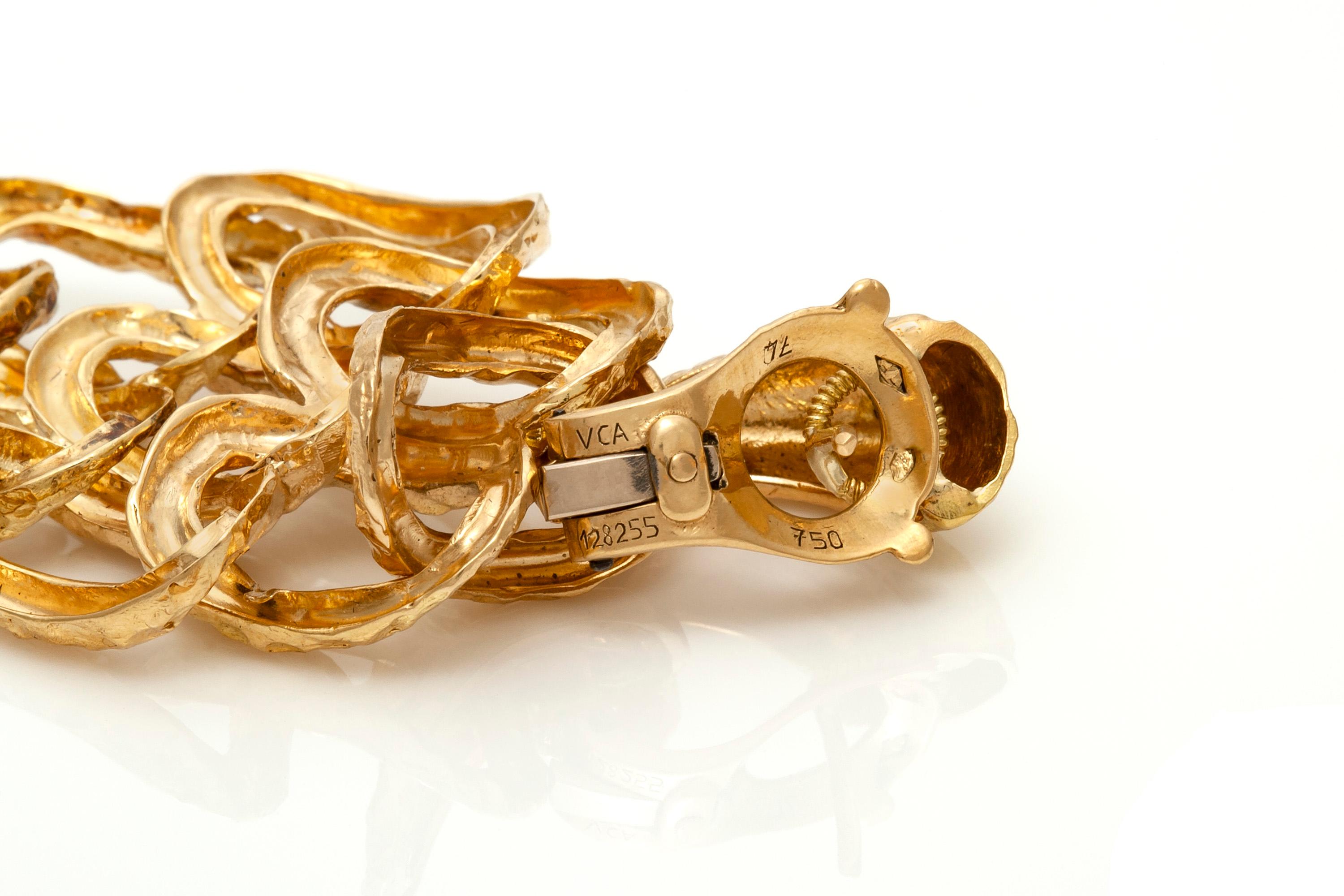 Women's or Men's Van Cleef & Arpels Gold Earrings