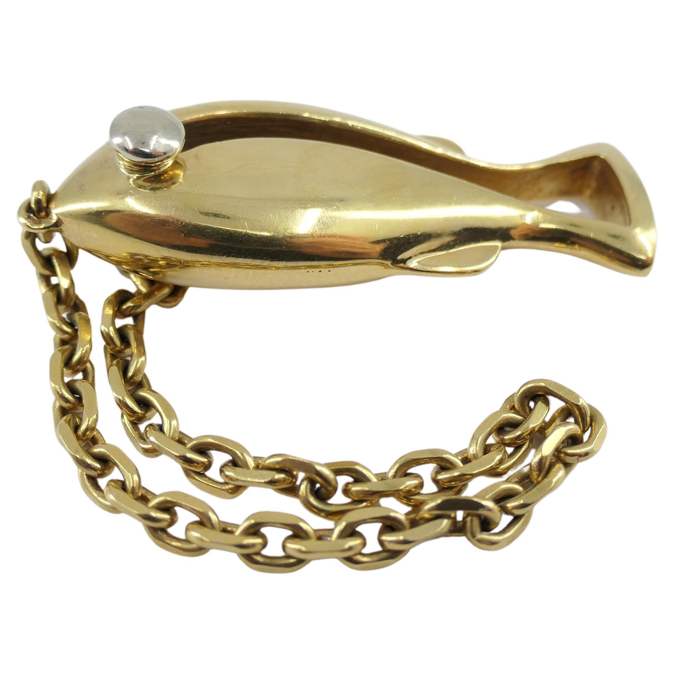 Women's or Men's Van Cleef & Arpels Gold Fish Charm Key Ring Pendant For Sale