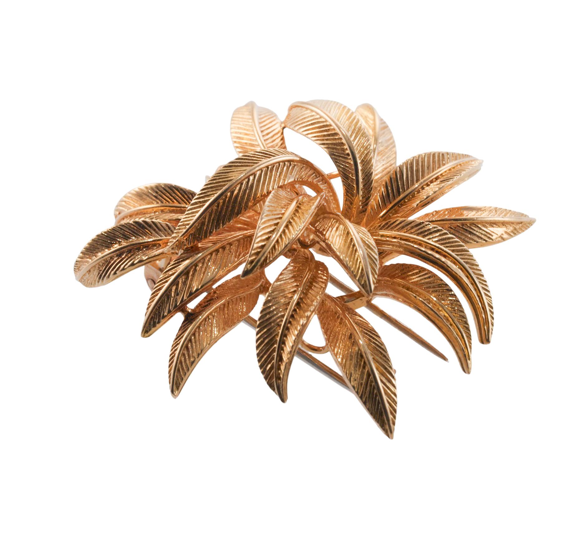 Van Cleef & Arpels Gold Leaves Brooch For Sale 1