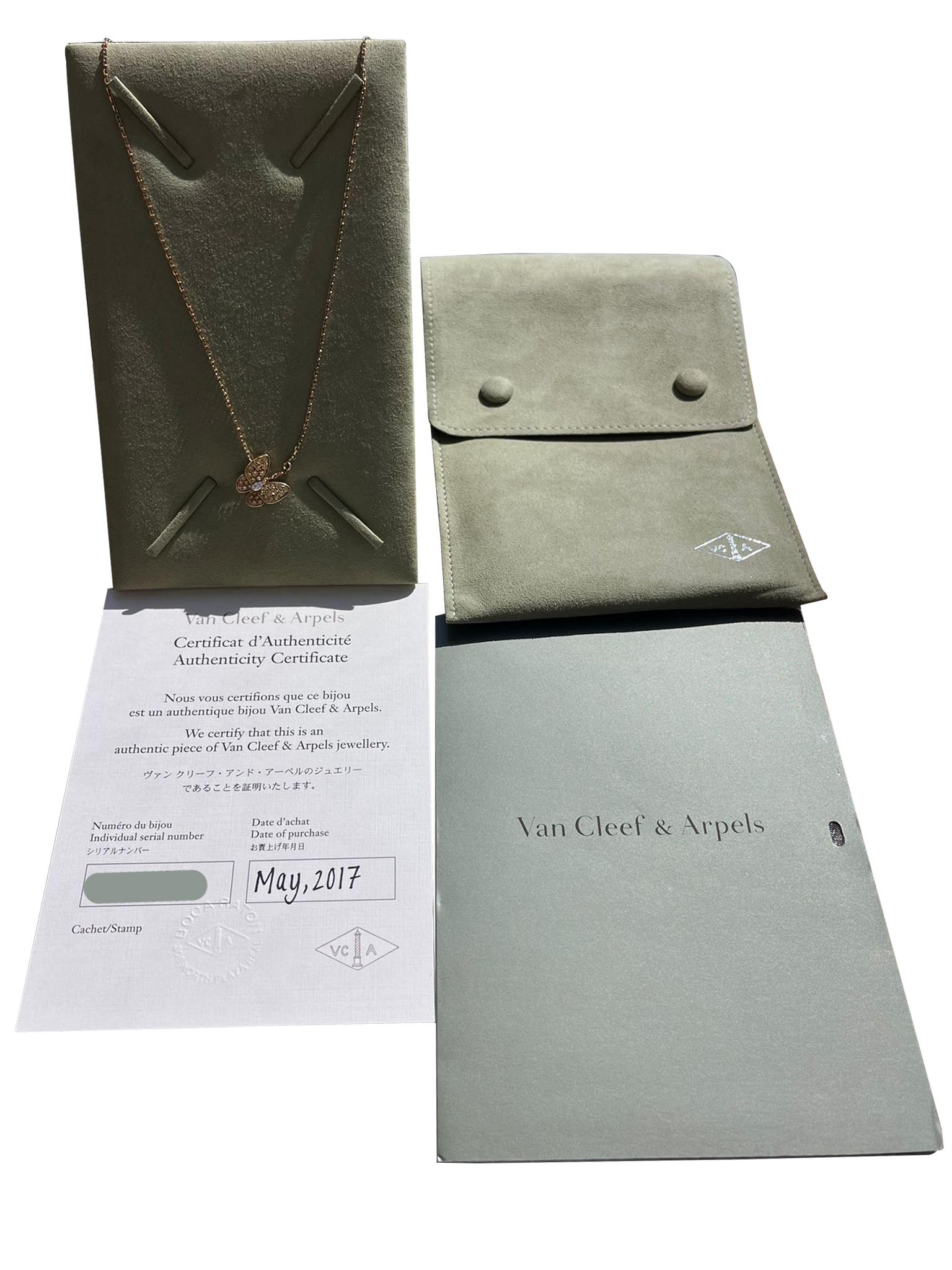 Moderniste Van Cleef & Arpels Pendentif deux papillons en or serti de diamants ronds et marquises en vente