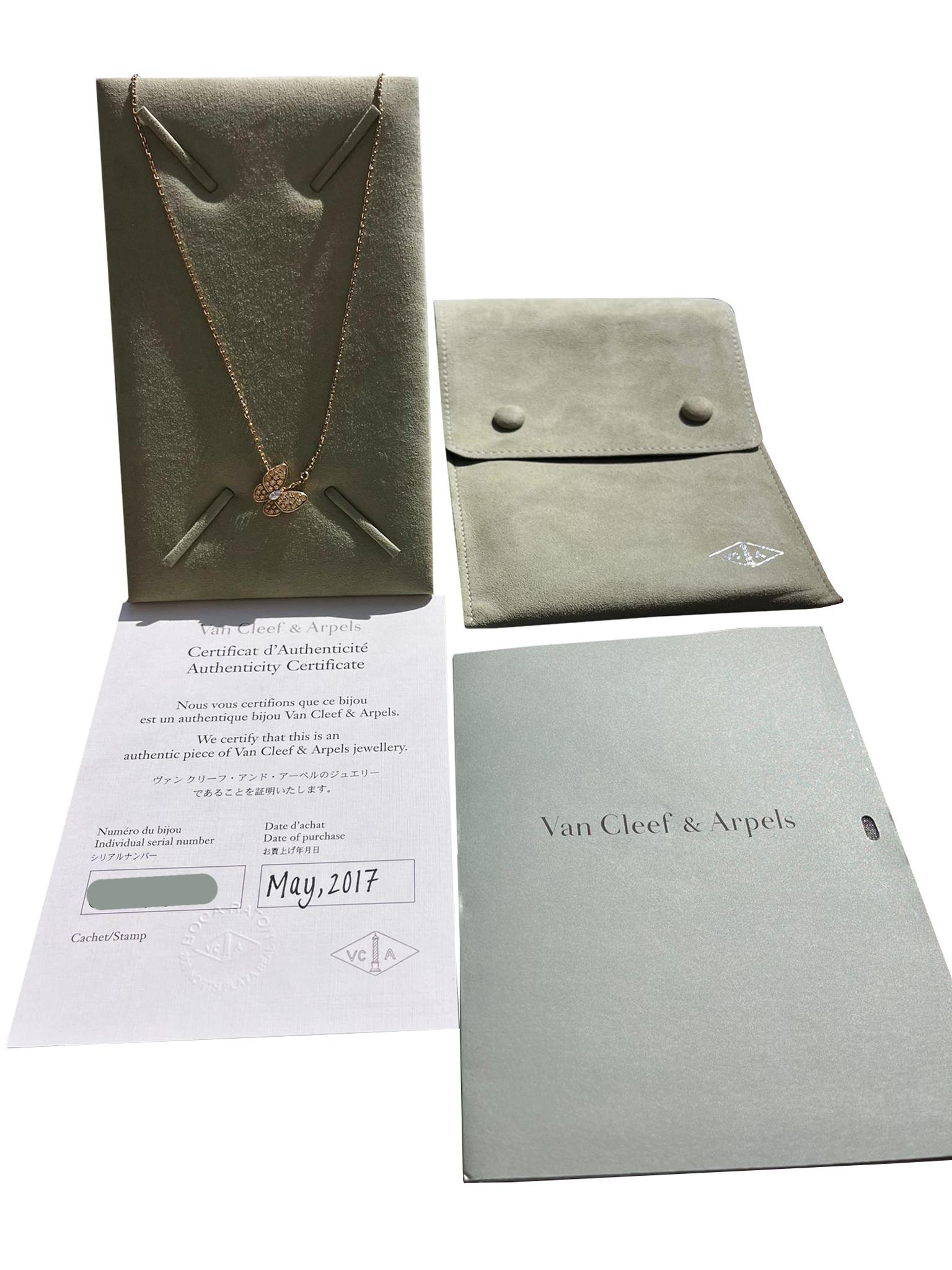 Taille ronde Van Cleef & Arpels Pendentif deux papillons en or serti de diamants ronds et marquises en vente