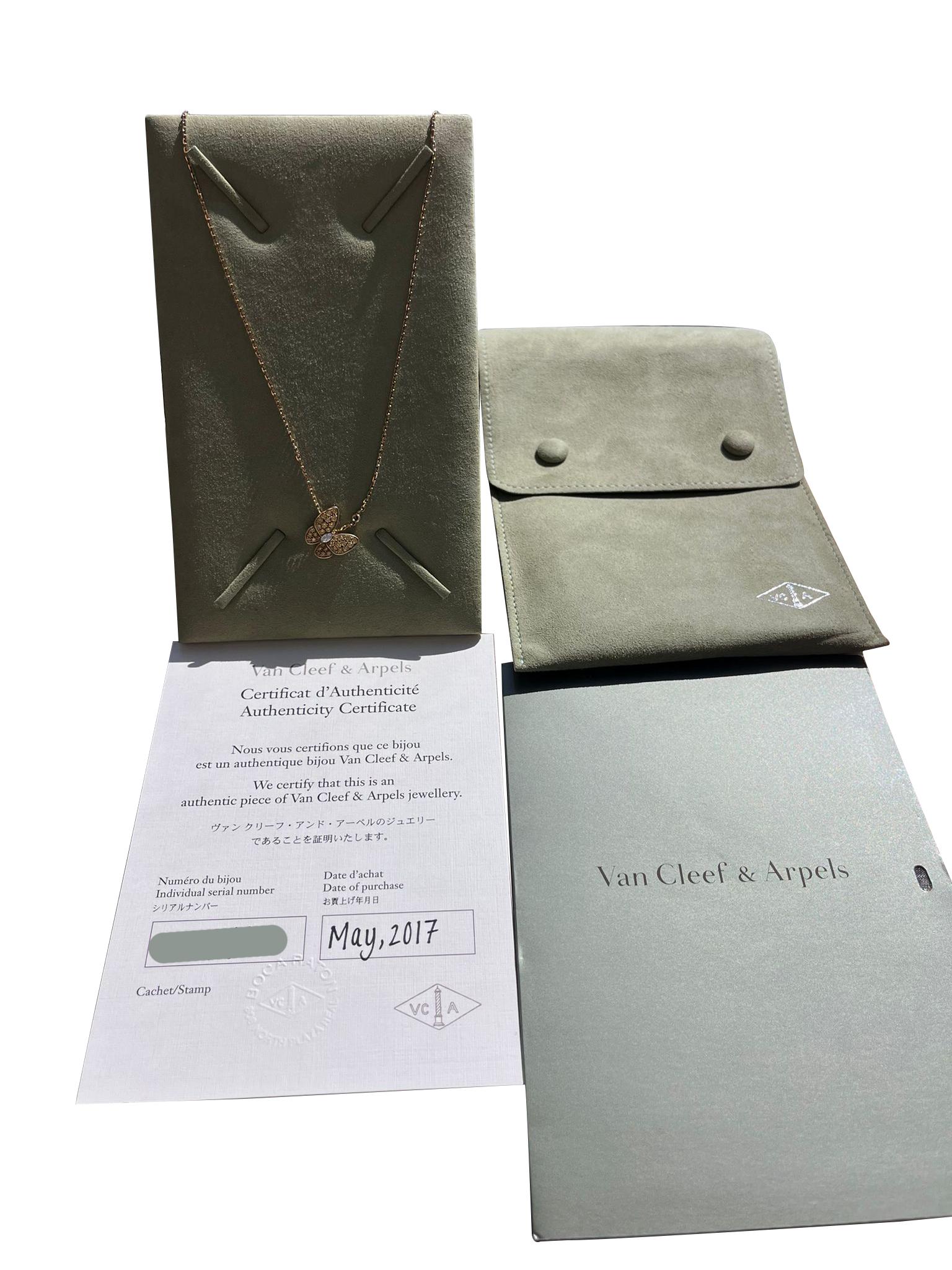 Van Cleef & Arpels Pendentif deux papillons en or serti de diamants ronds et marquises Excellent état - En vente à Aventura, FL