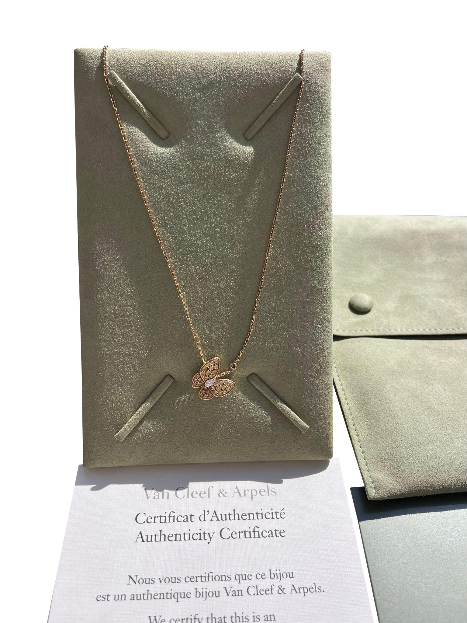 Van Cleef & Arpels Pendentif deux papillons en or serti de diamants ronds et marquises en vente 1