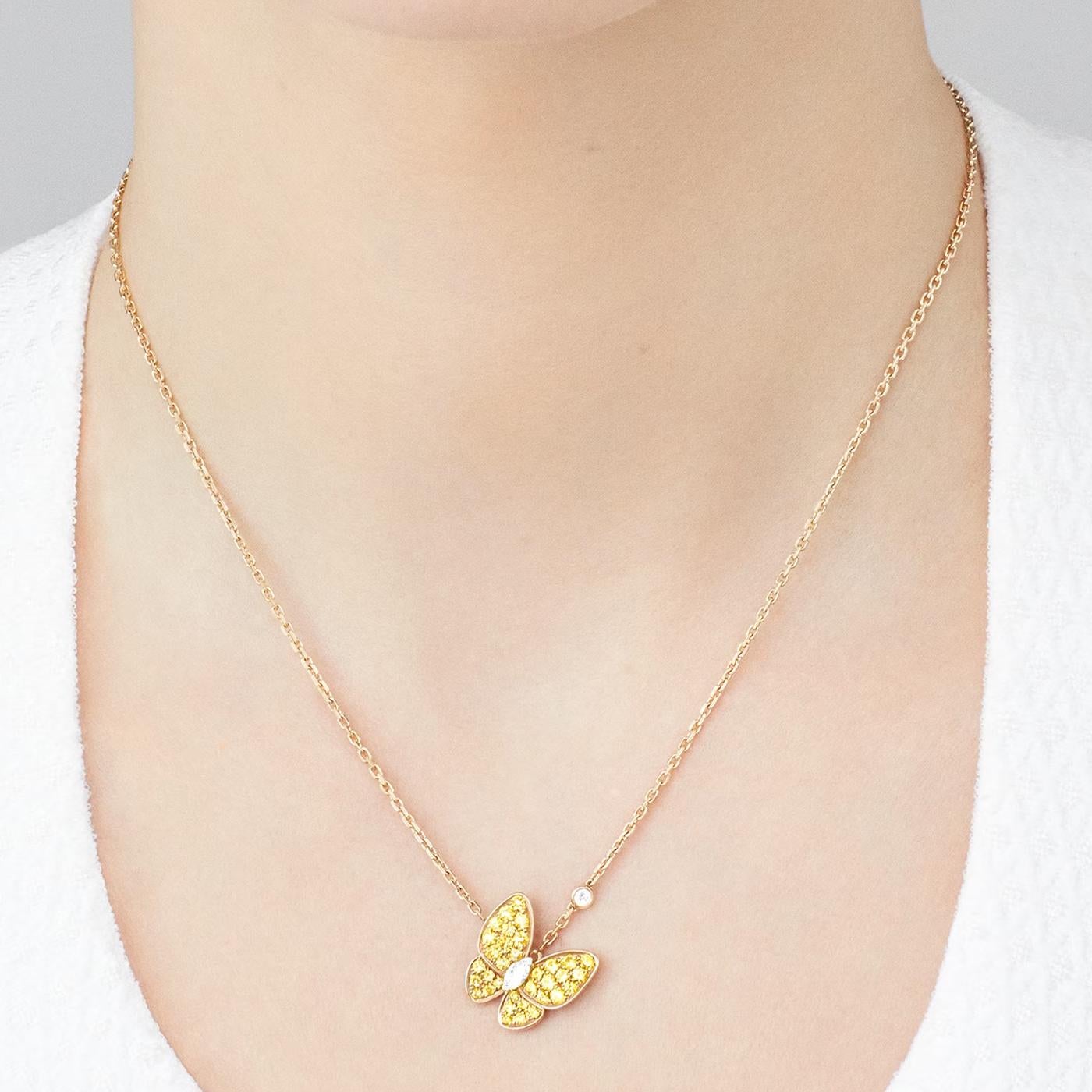 Van Cleef & Arpels Pendentif deux papillons en or serti de diamants ronds et marquises en vente 3