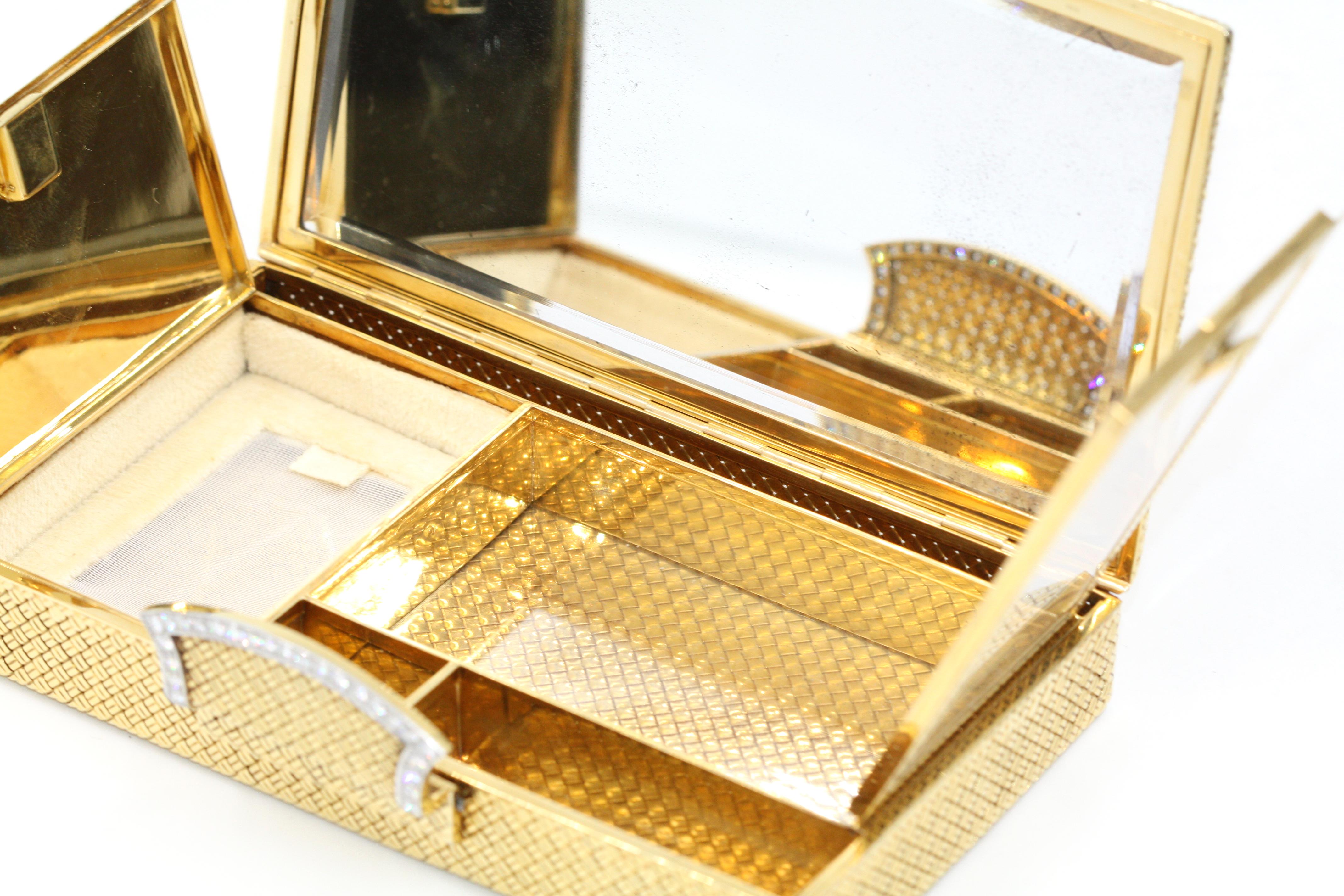 Women's Van Cleef & Arpels Gold Vintage Yellow Makeup Compact with Diamonds For Sale