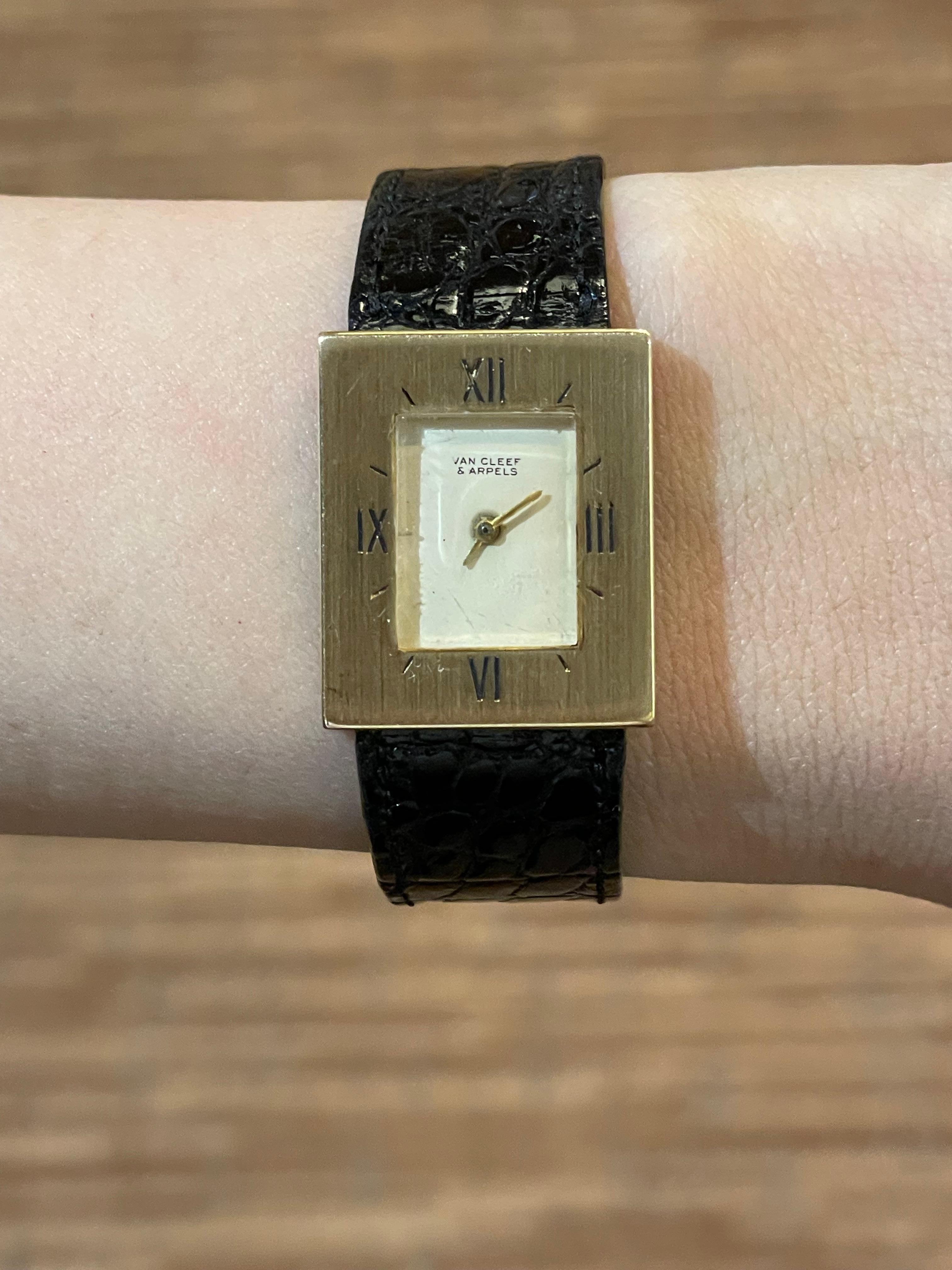 Van Cleef & Arpels Gold Wristwatch with Cartier Strap, 18Kt, 31.6 Grams For Sale 1