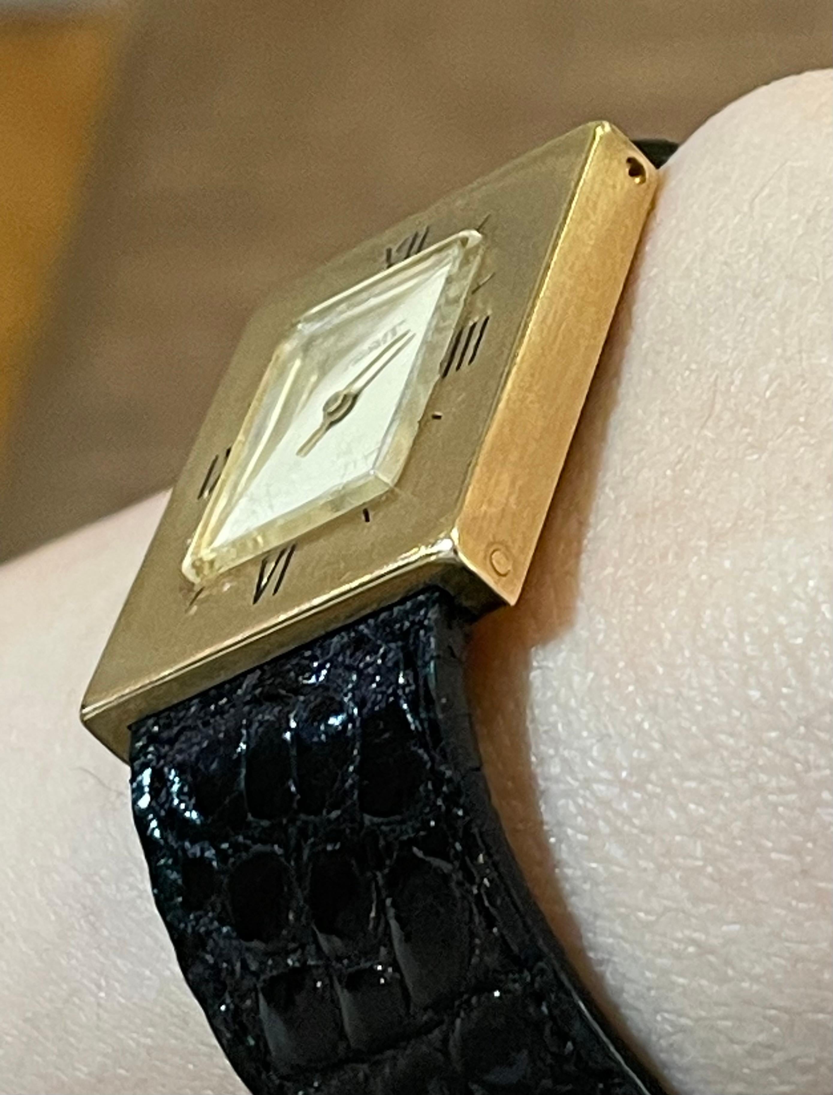 Van Cleef & Arpels Gold Wristwatch with Cartier Strap, 18Kt, 31.6 Grams For Sale 2